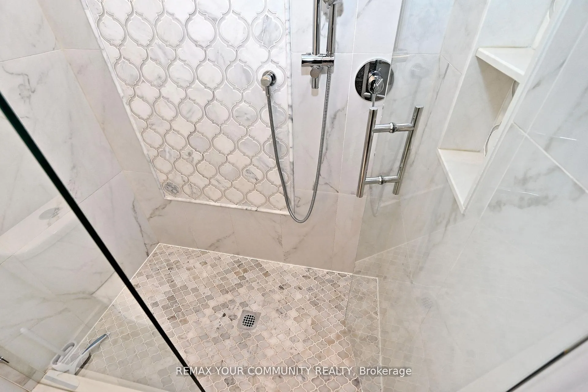 Photo 35 of 152 Vanguard Road W, Vaughan, Patterson — HOMEH