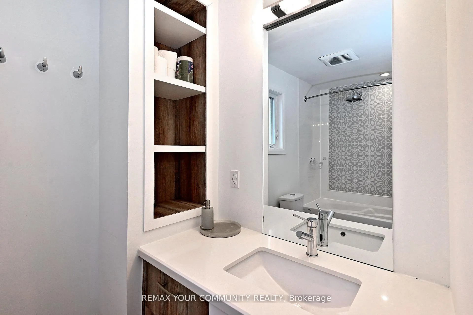 Photo 41 of 152 Vanguard Road W, Vaughan, Patterson — HOMEH