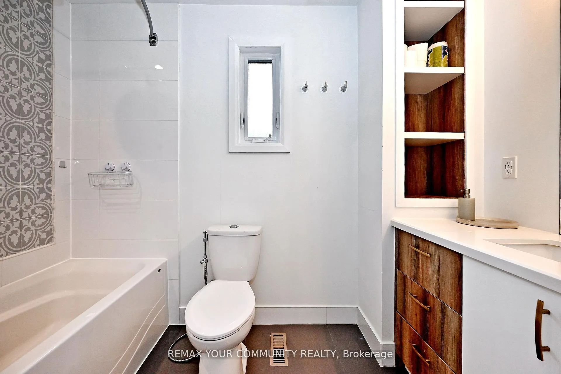 Photo 42 of 152 Vanguard Road W, Vaughan, Patterson — HOMEH