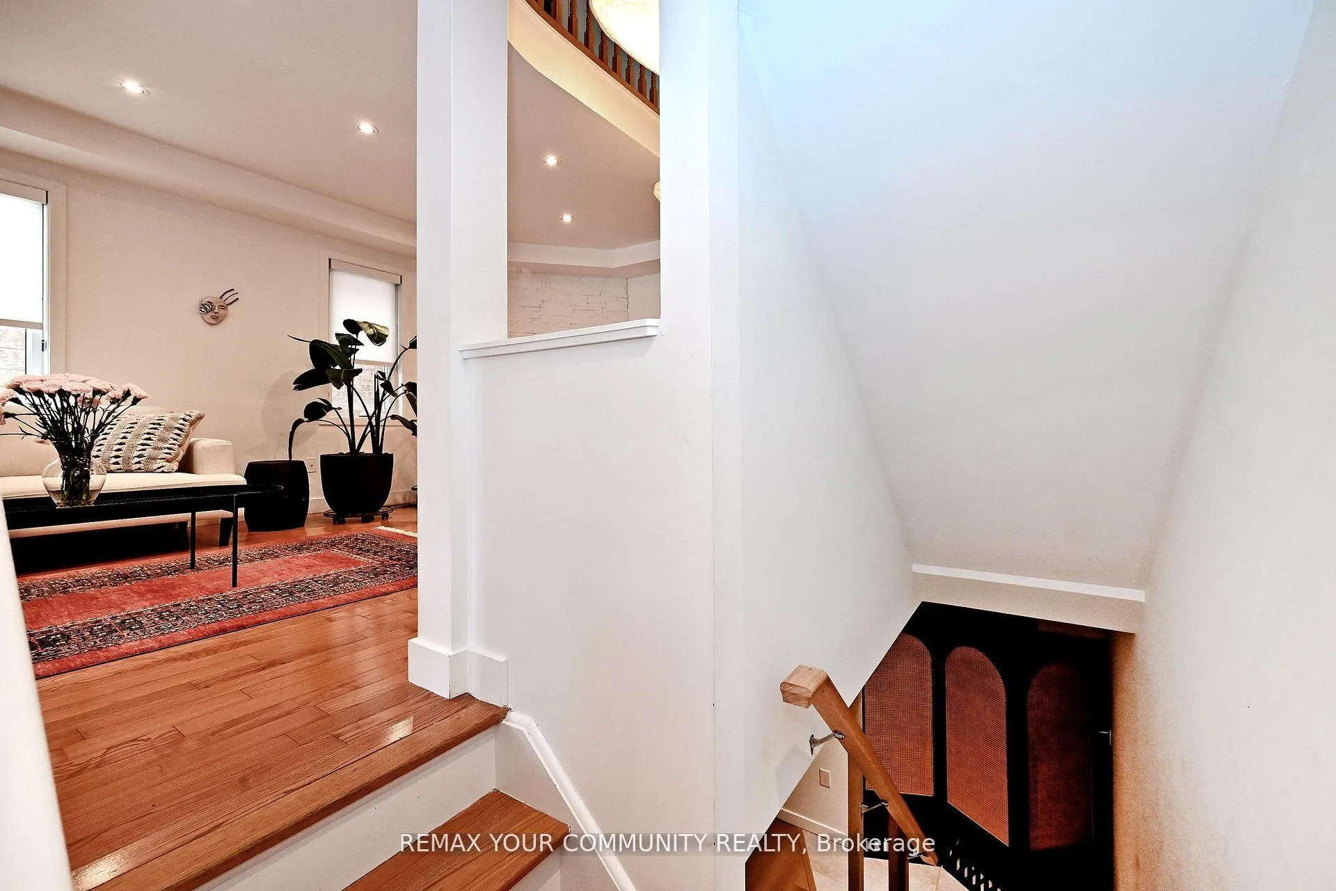 Photo 44 of 152 Vanguard Road W, Vaughan, Patterson — HOMEH