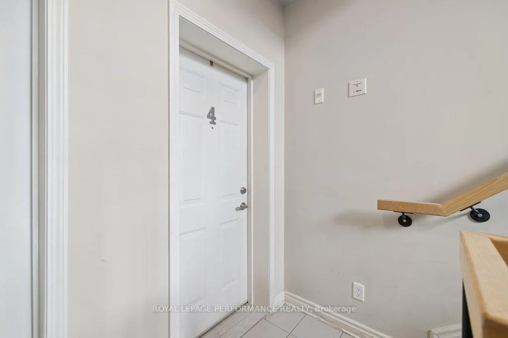 Photo 4 of Unit 4, 304 Paseo Private, Ottawa, Centrepointe — HOMEH