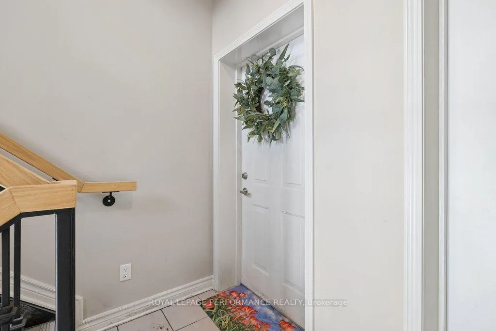 Photo 6 of Unit 4, 304 Paseo Private, Ottawa, Centrepointe — HOMEH