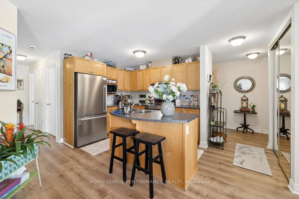 Photo 8 of Unit 4, 304 Paseo Private, Ottawa, Centrepointe — HOMEH