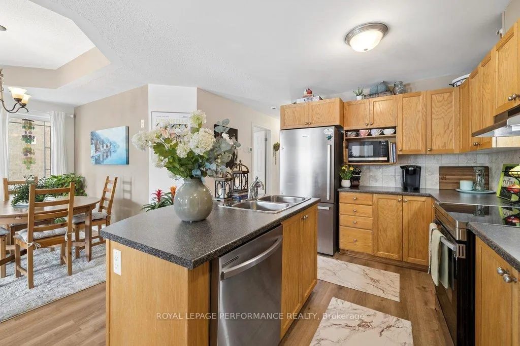 Photo 12 of Unit 4, 304 Paseo Private, Ottawa, Centrepointe — HOMEH