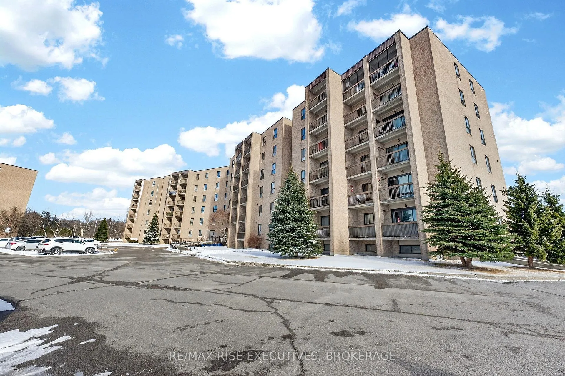 Photo 2 of Unit 409, 334 Queen Mary Road, Kingston, West of Sir John A. Blvd — HOMEH