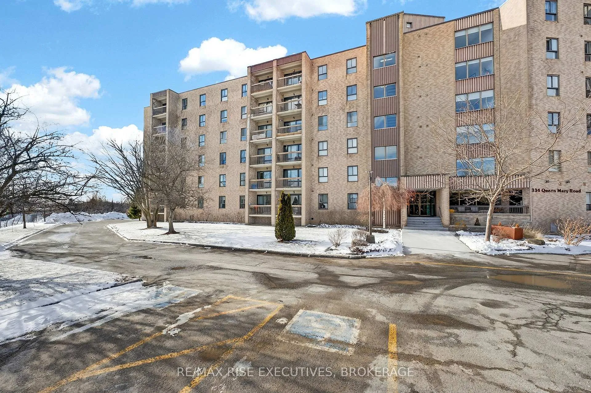 Photo 3 of Unit 409, 334 Queen Mary Road, Kingston, West of Sir John A. Blvd — HOMEH