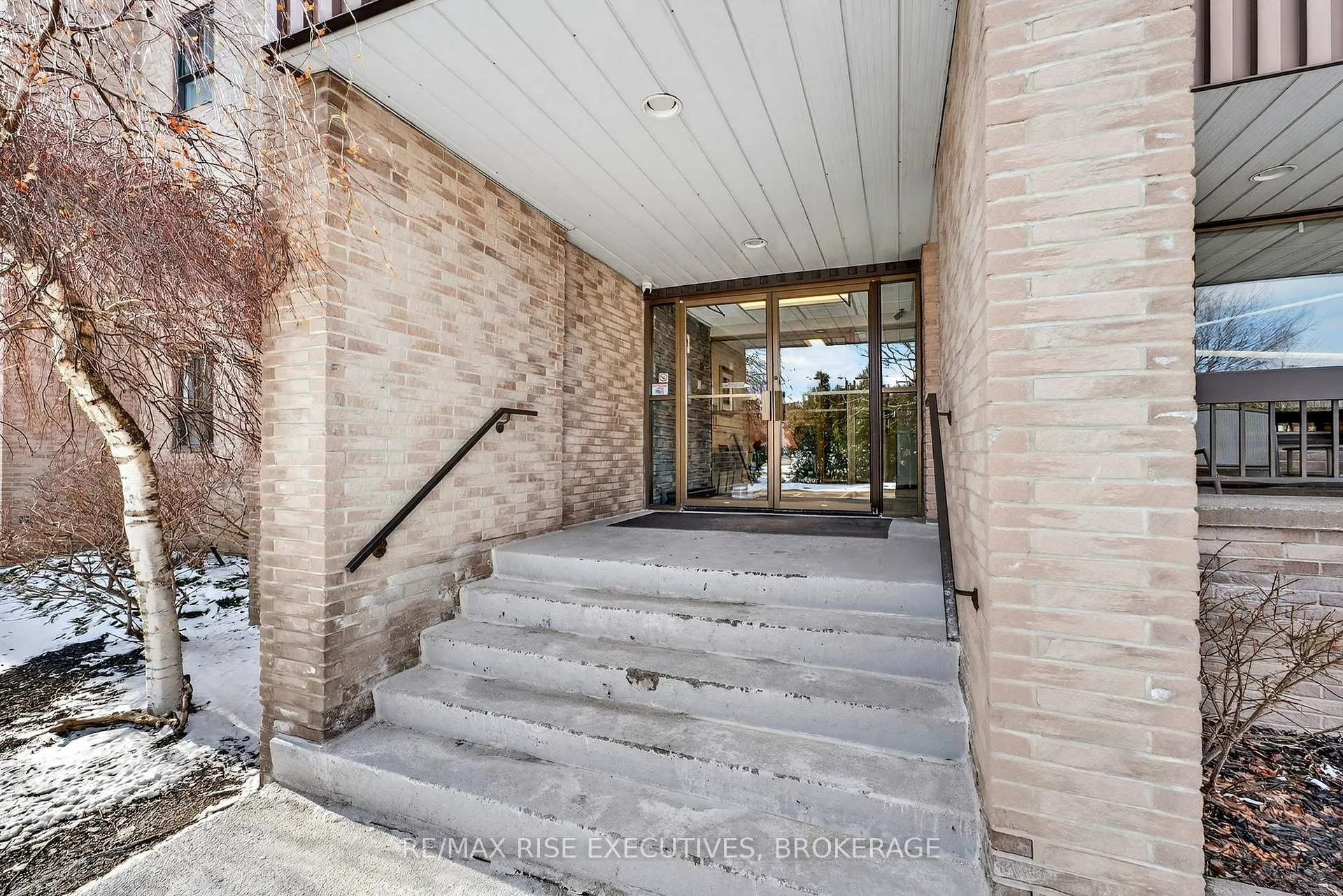Photo 4 of Unit 409, 334 Queen Mary Road, Kingston, West of Sir John A. Blvd — HOMEH