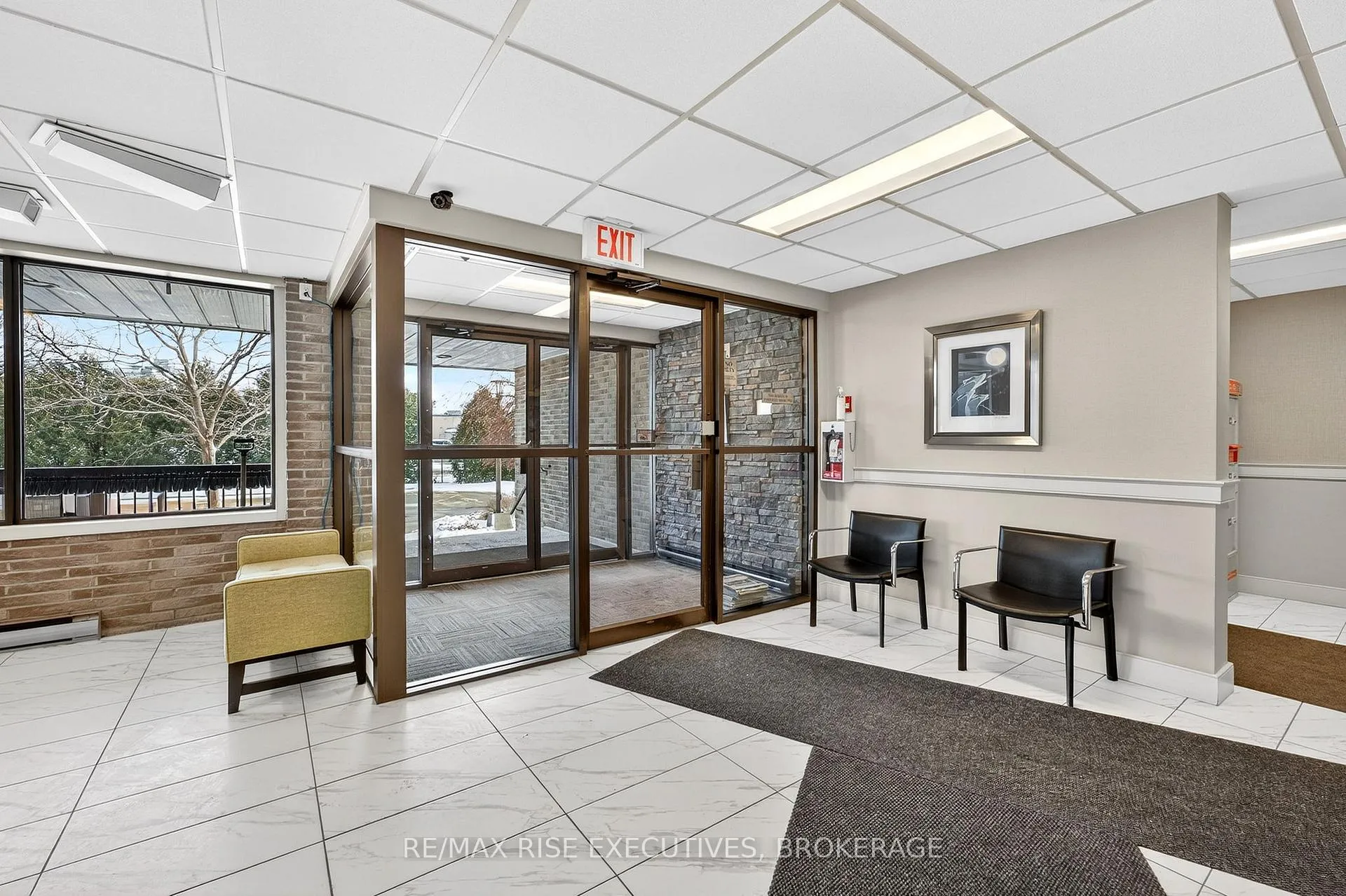 Photo 5 of Unit 409, 334 Queen Mary Road, Kingston, West of Sir John A. Blvd — HOMEH