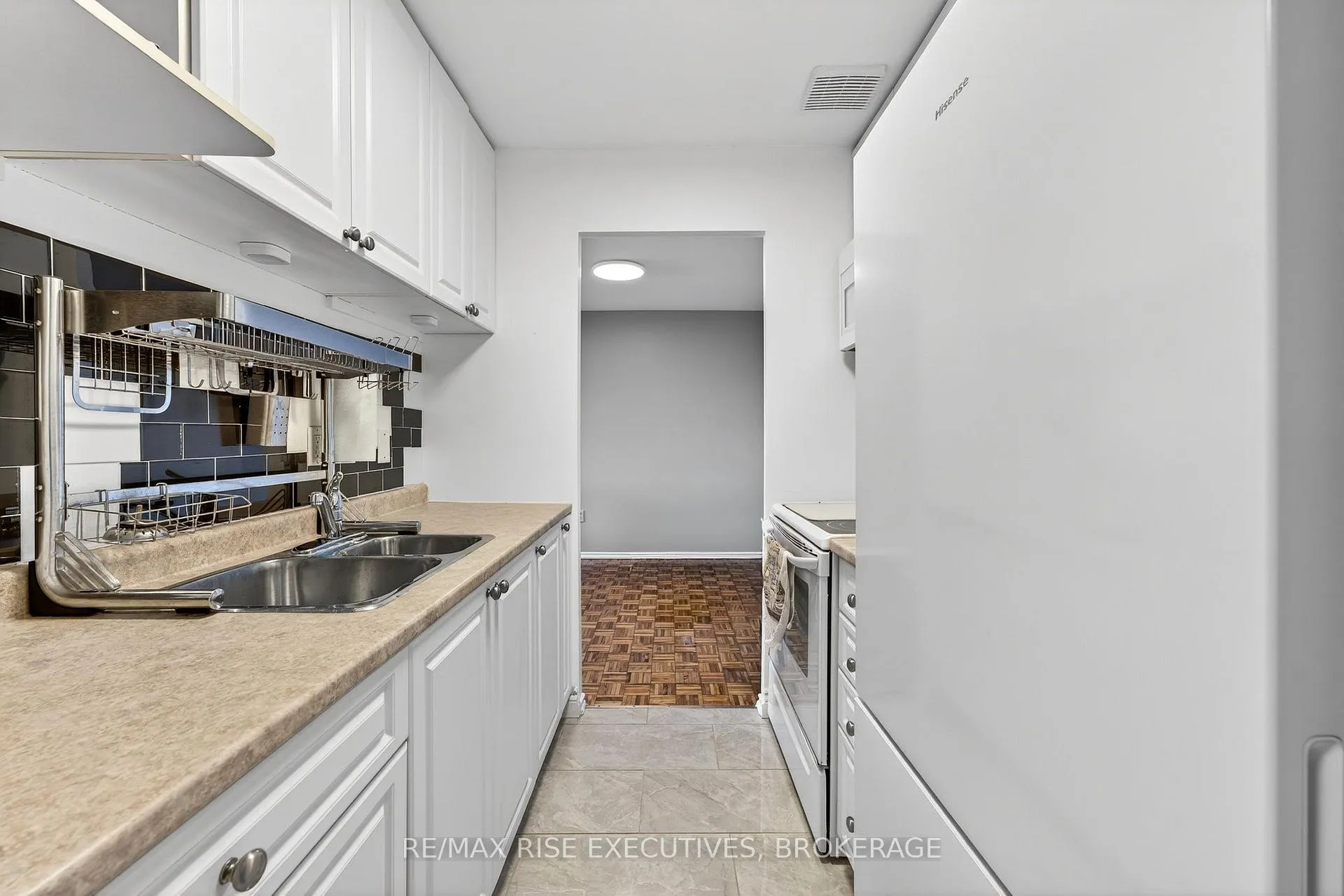 Photo 13 of Unit 409, 334 Queen Mary Road, Kingston, West of Sir John A. Blvd — HOMEH