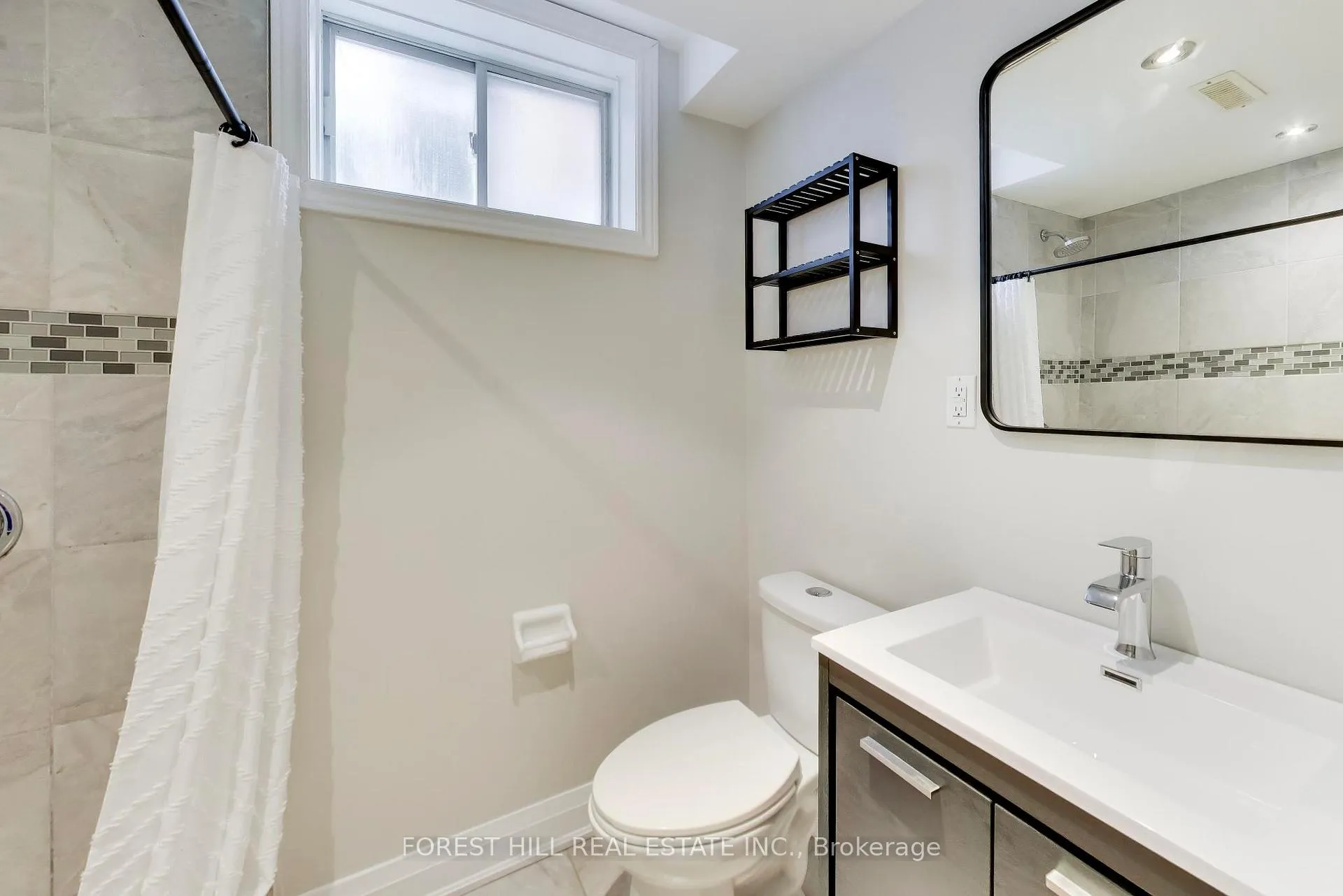 Photo 15 of Unit Lower, 34 Violet Street, Barrie, Holly — HOMEH