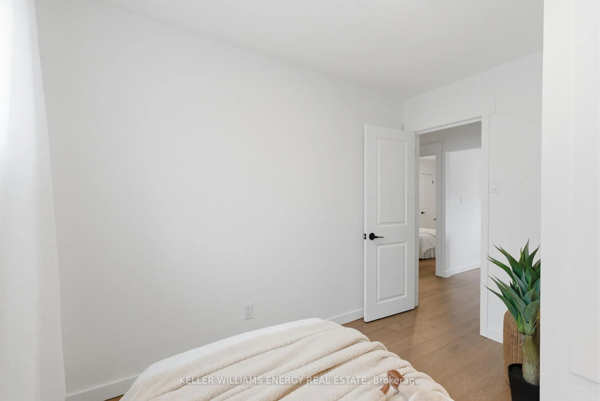 Photo 14 of 42 Darlington Boulevard, Clarington, Courtice — HOMEH
