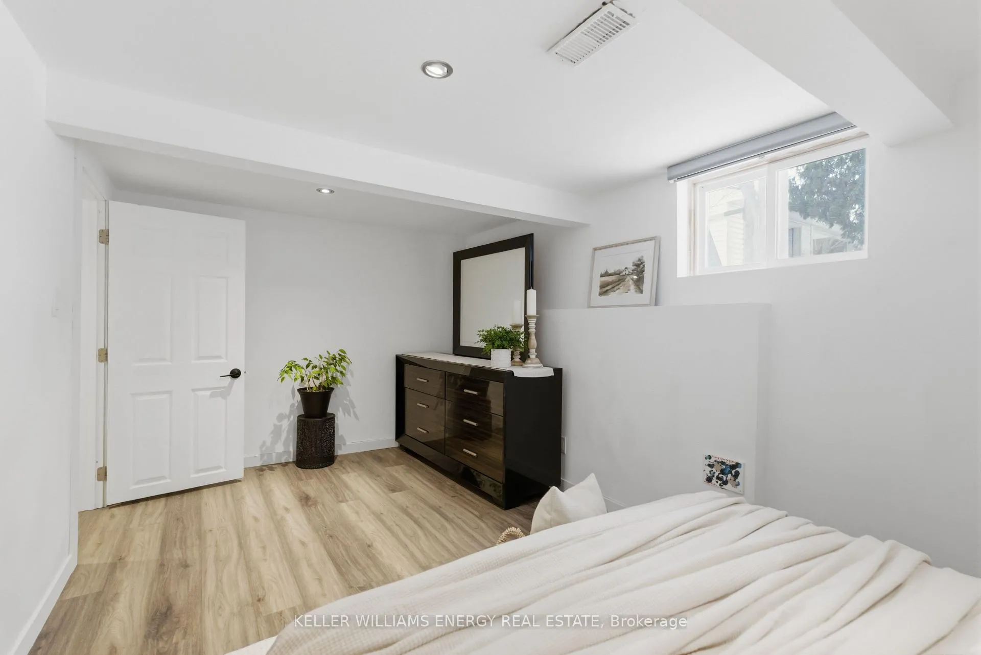 Photo 30 of 42 Darlington Boulevard, Clarington, Courtice — HOMEH