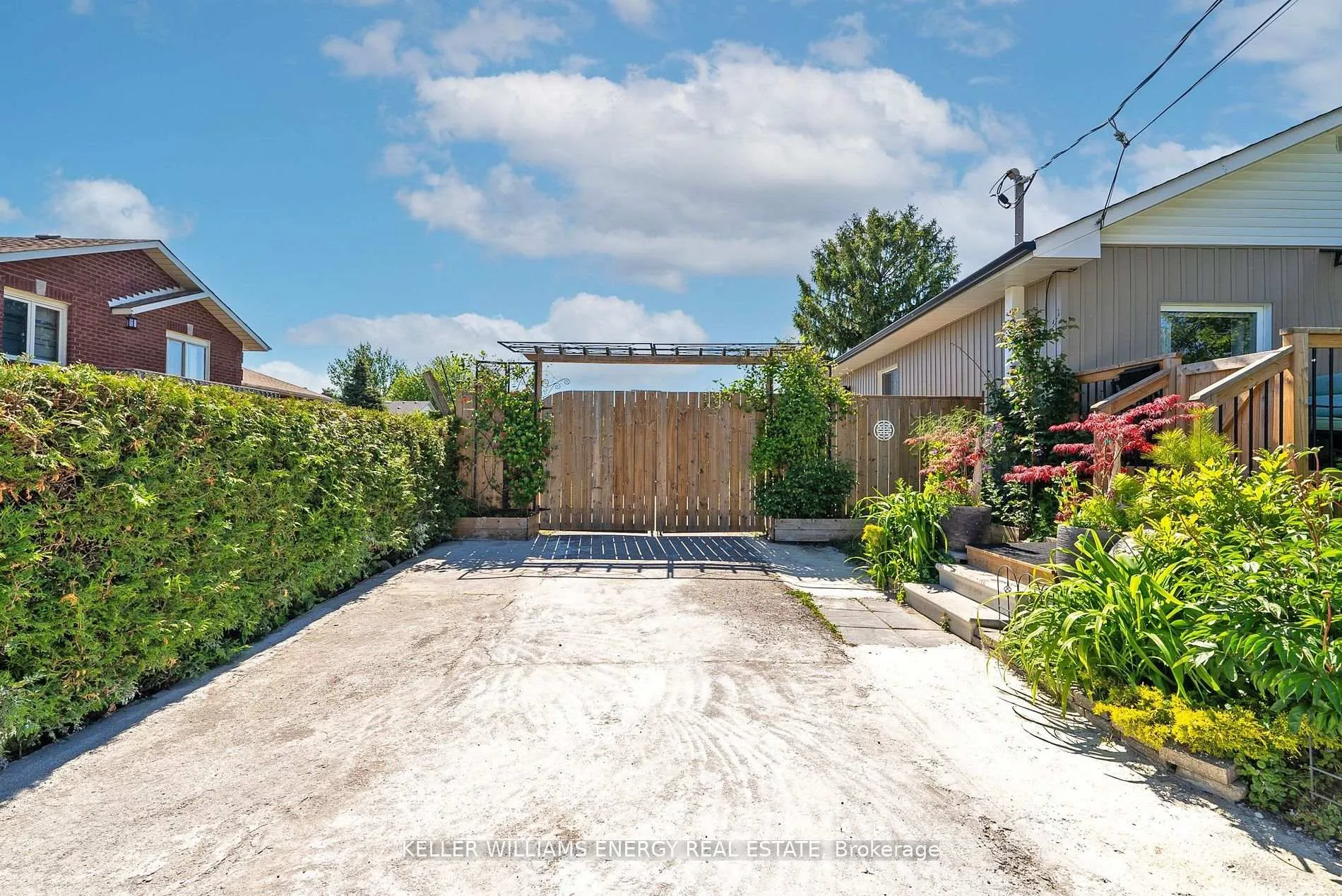 Photo 35 of 42 Darlington Boulevard, Clarington, Courtice — HOMEH