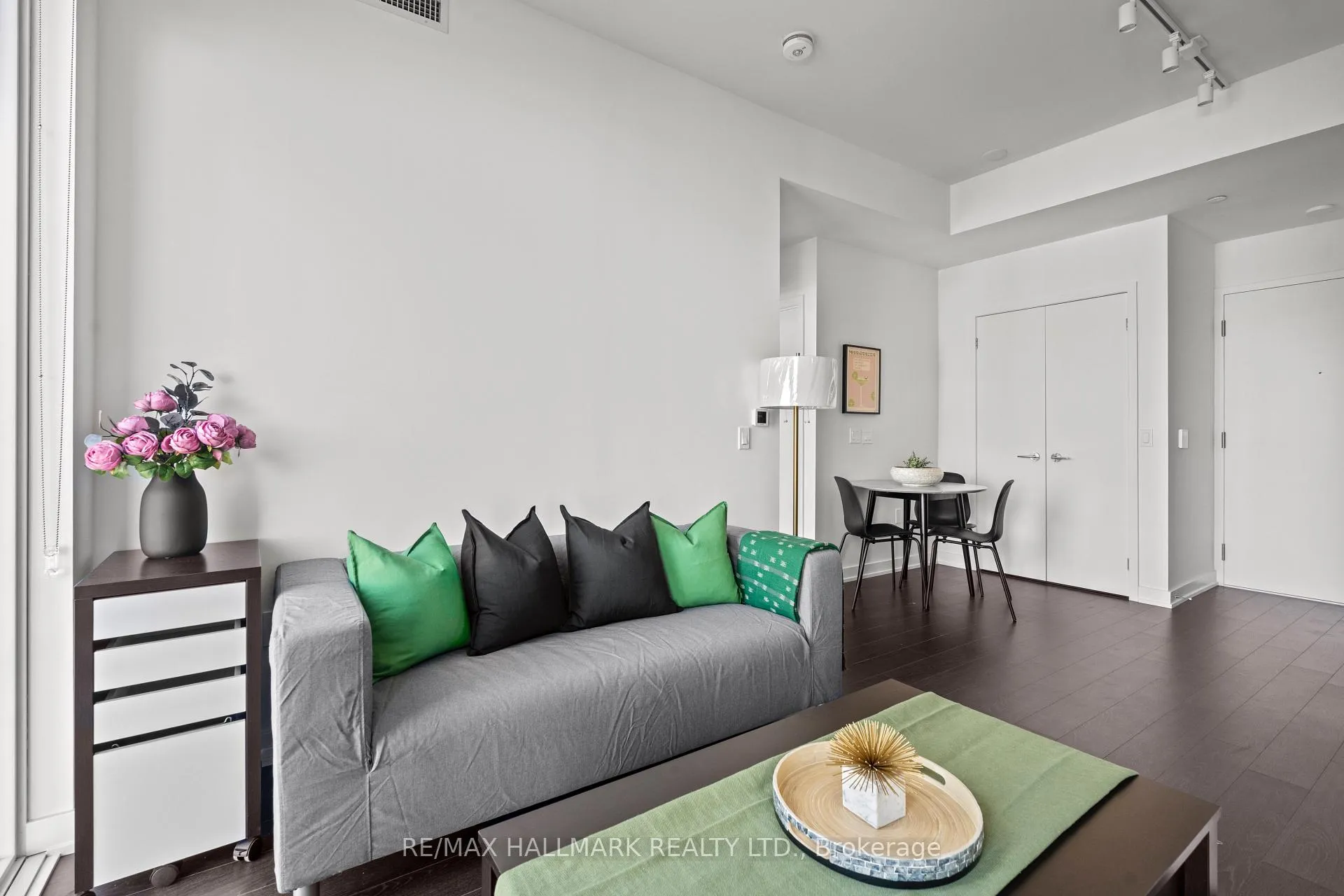 Photo 4 of Unit 1402, 238 Simcoe Street, Toronto, Kensington-Chinatown — HOMEH