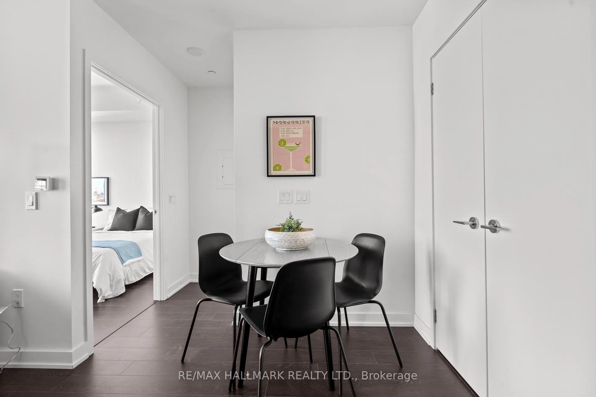 Photo 5 of Unit 1402, 238 Simcoe Street, Toronto, Kensington-Chinatown — HOMEH