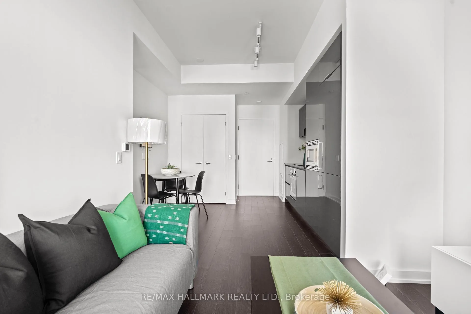 Photo 6 of Unit 1402, 238 Simcoe Street, Toronto, Kensington-Chinatown — HOMEH