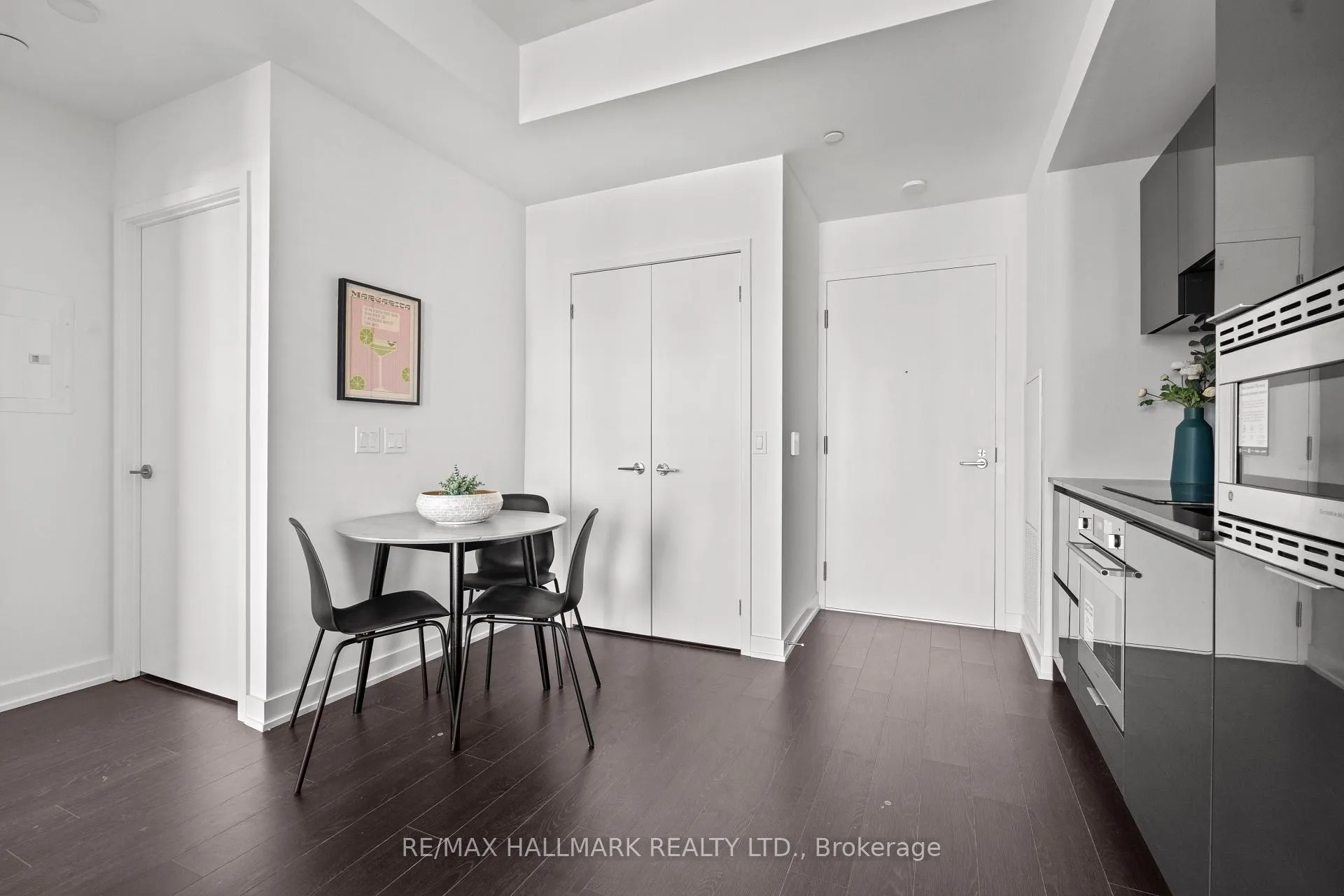 Photo 7 of Unit 1402, 238 Simcoe Street, Toronto, Kensington-Chinatown — HOMEH