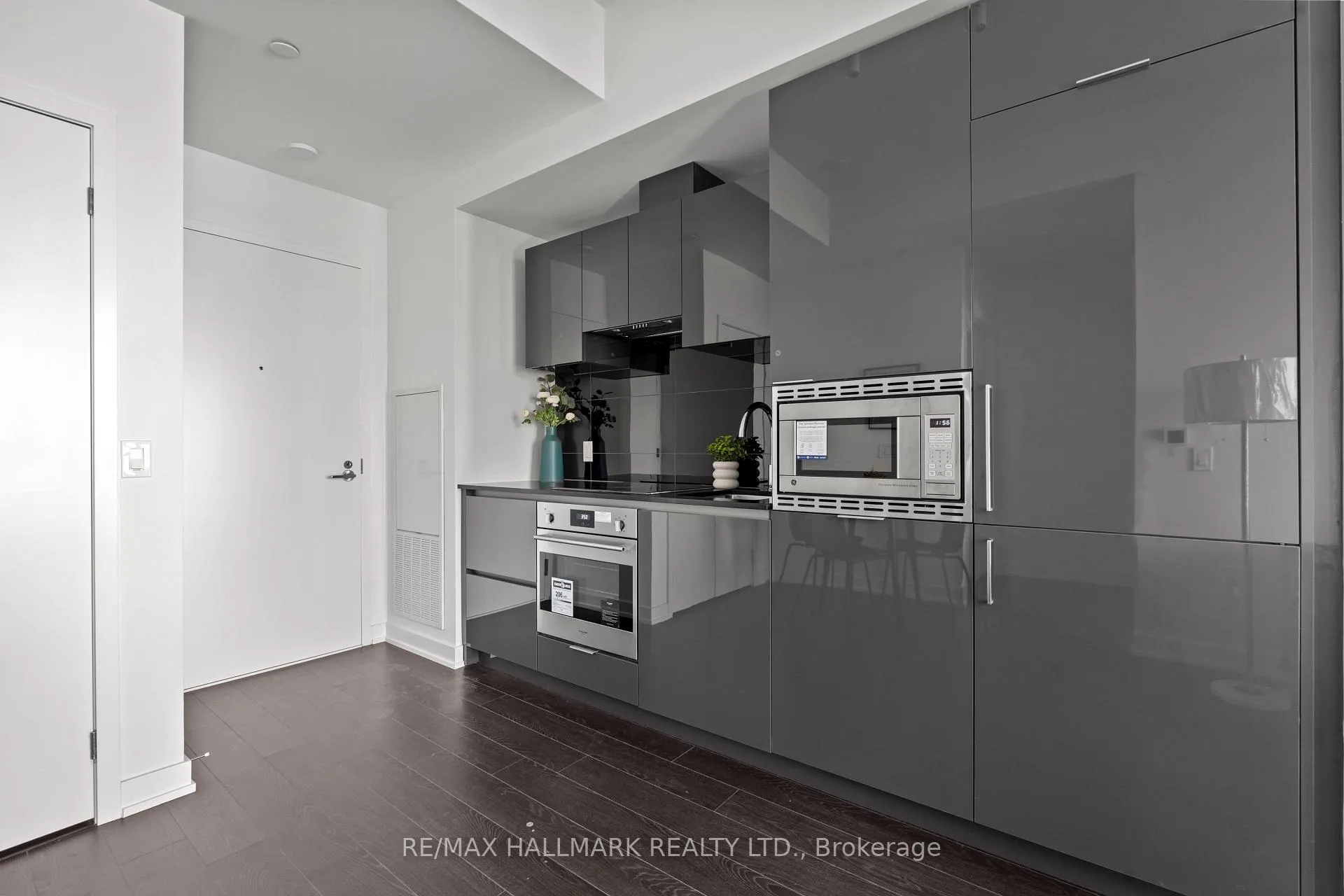 Photo 9 of Unit 1402, 238 Simcoe Street, Toronto, Kensington-Chinatown — HOMEH