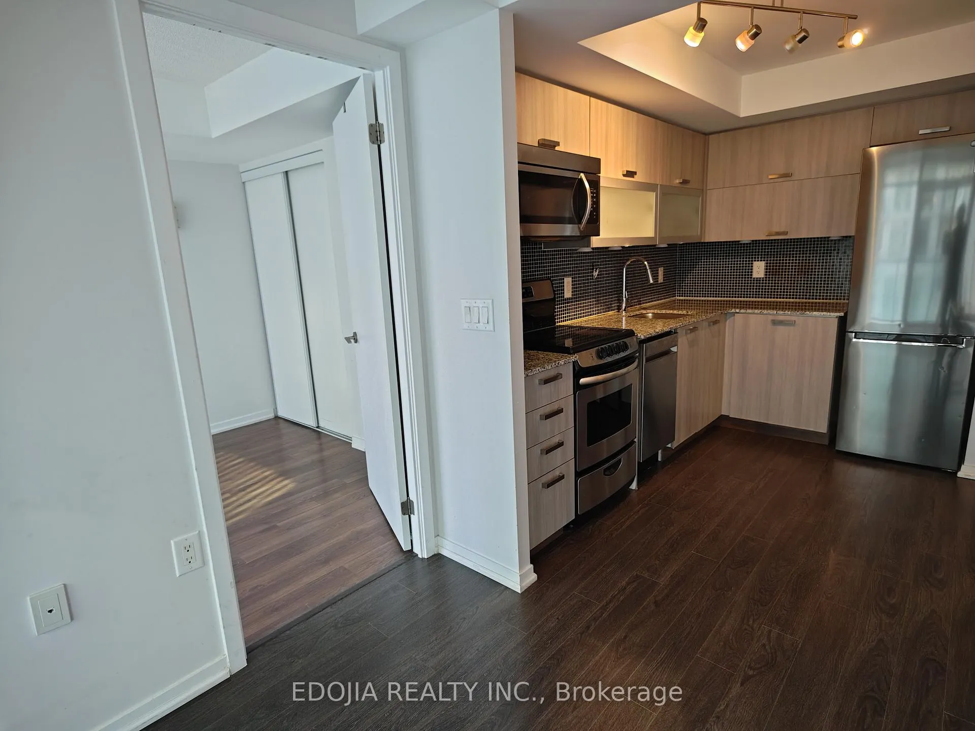 Photo 2 of Unit 1011W, 36 Lisgar Street, Toronto, Little Portugal — HOMEH