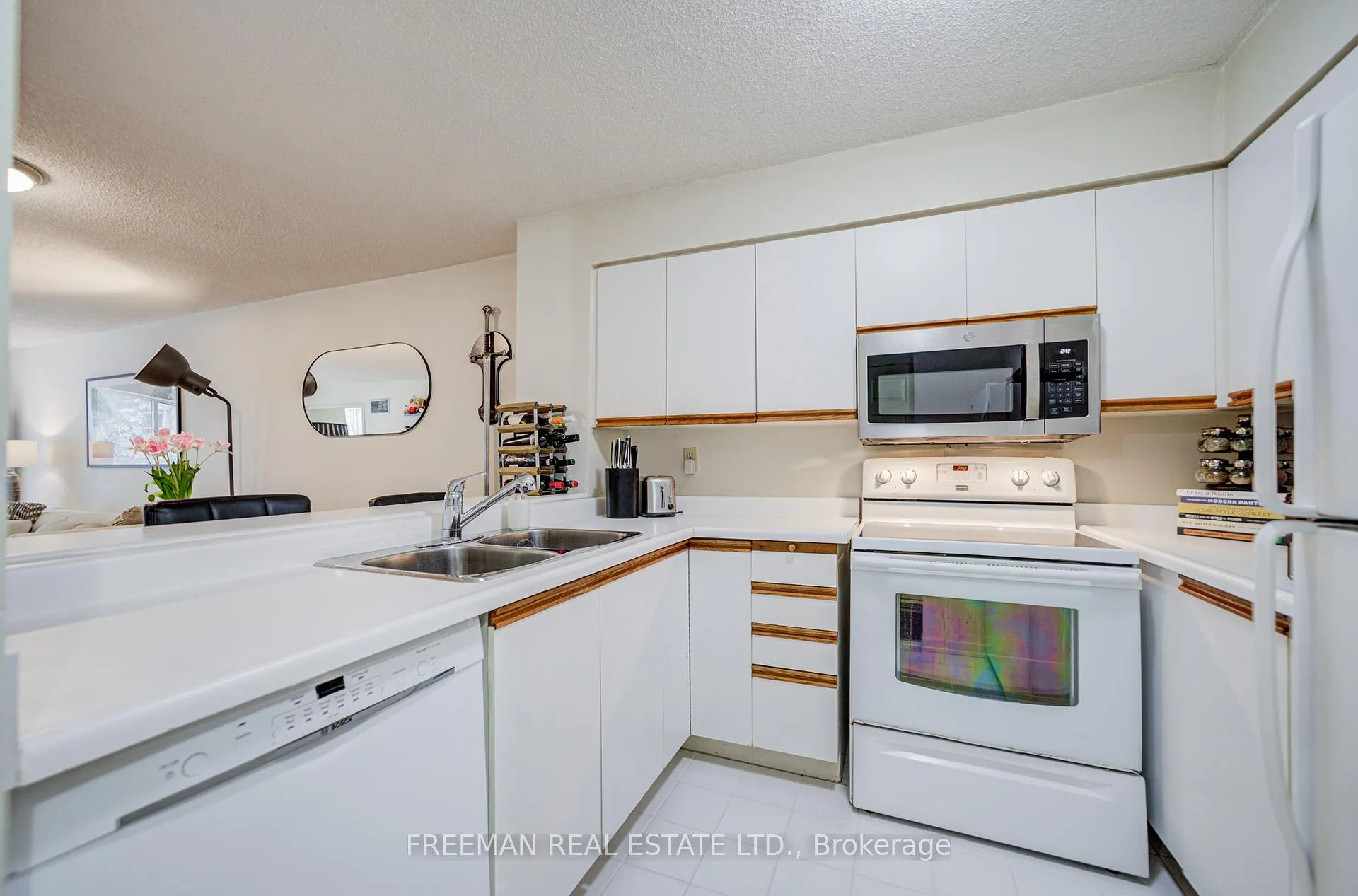 Photo 14 of Unit 203, 95 Prince Arthur Avenue, Toronto, The Annex — HOMEH
