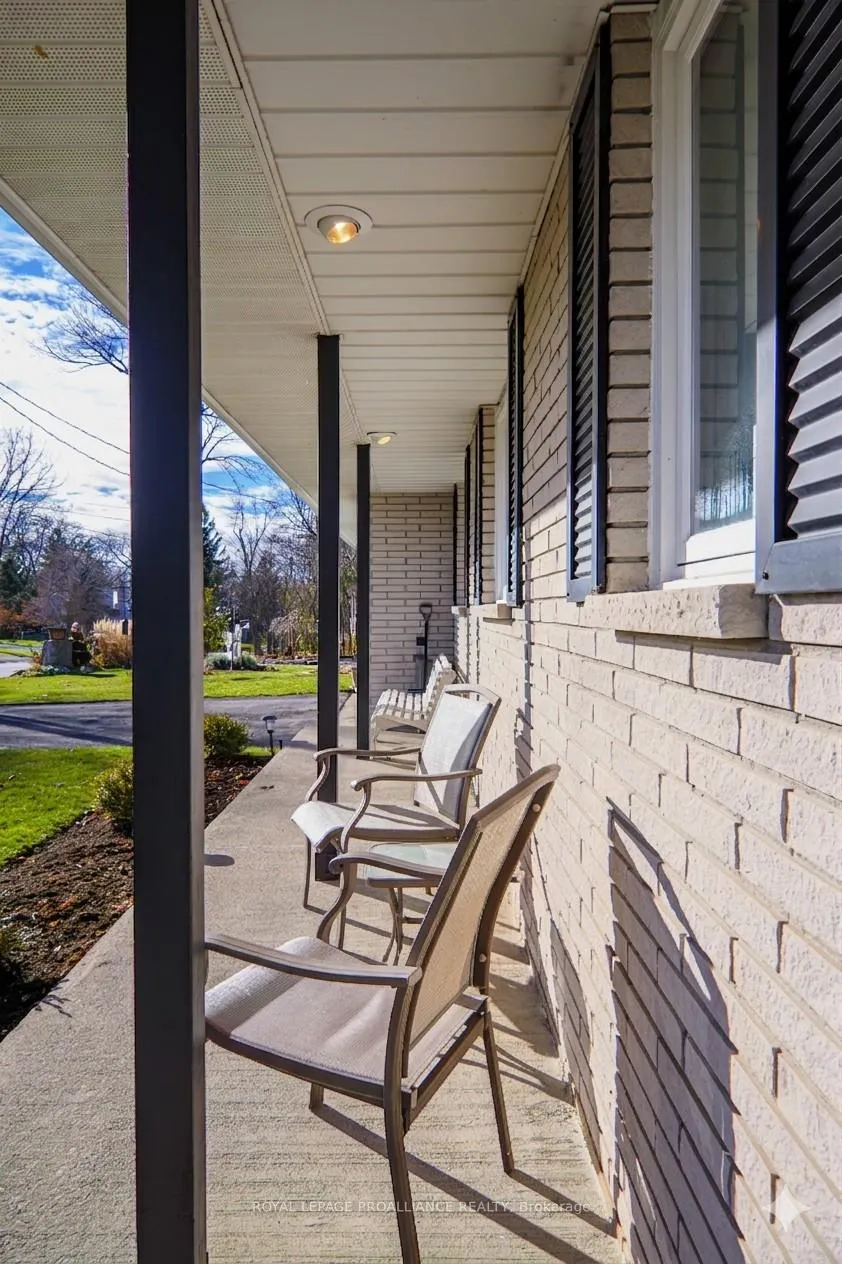 Photo 4 of 371 Maple Avenue, Deseronto, Deseronto (Town) — HOMEH
