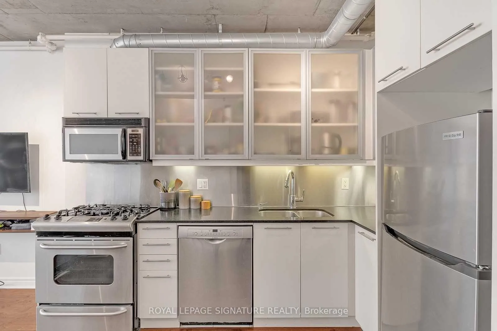 Photo 3 of Unit 404, 533 Richmond Street W, Toronto, Waterfront Communities — HOMEH
