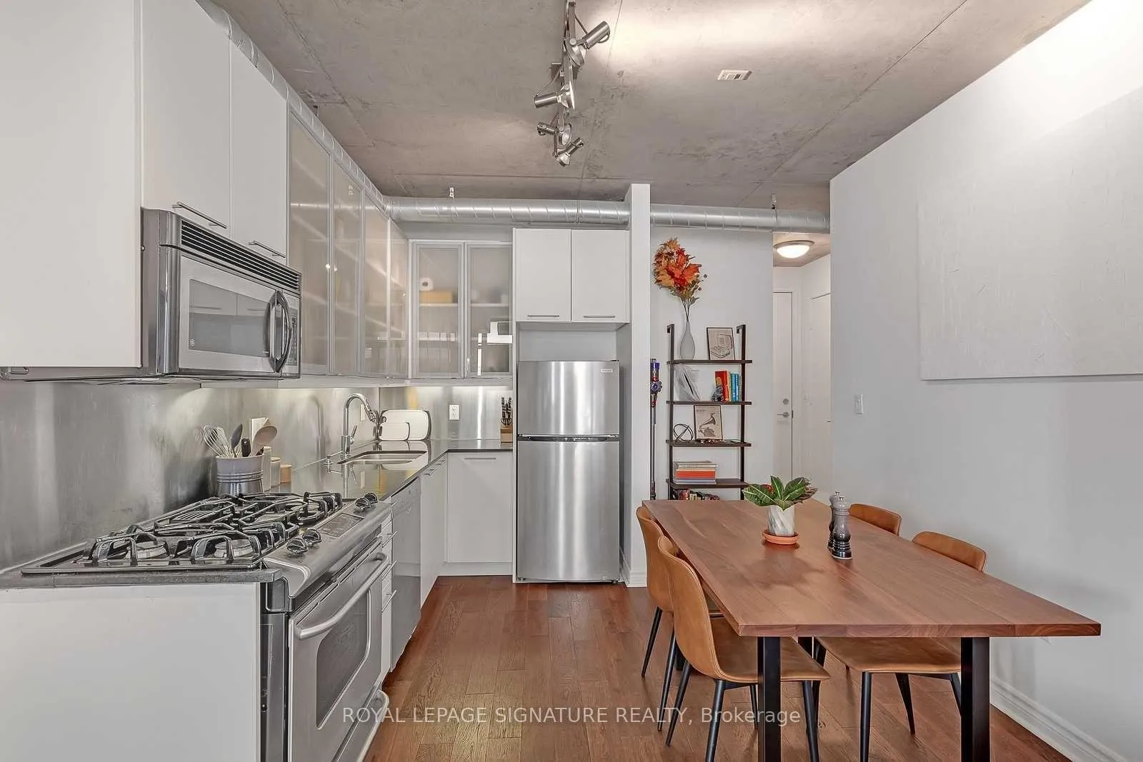Photo 5 of Unit 404, 533 Richmond Street W, Toronto, Waterfront Communities — HOMEH