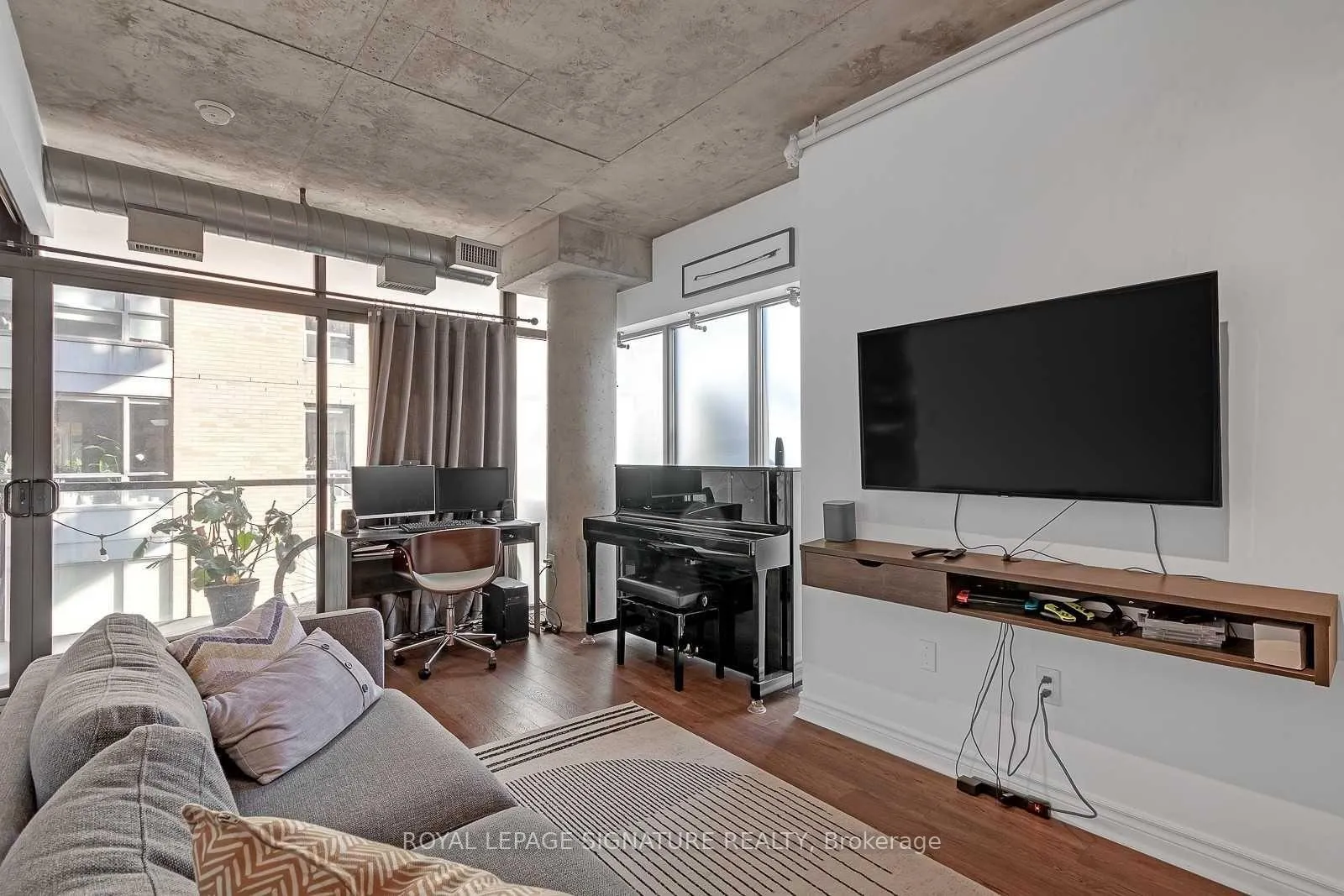 Photo 7 of Unit 404, 533 Richmond Street W, Toronto, Waterfront Communities — HOMEH