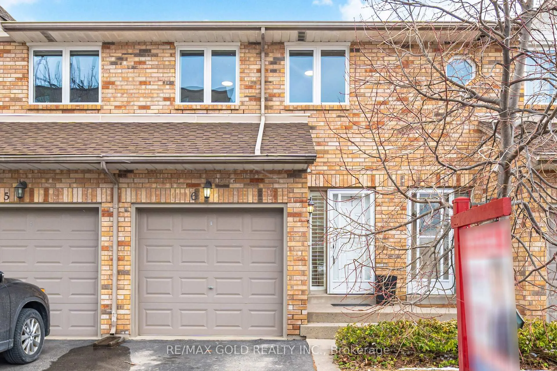 Photo 2 of Unit 6, 2015 Cleaver Avenue, Burlington, Headon — HOMEH