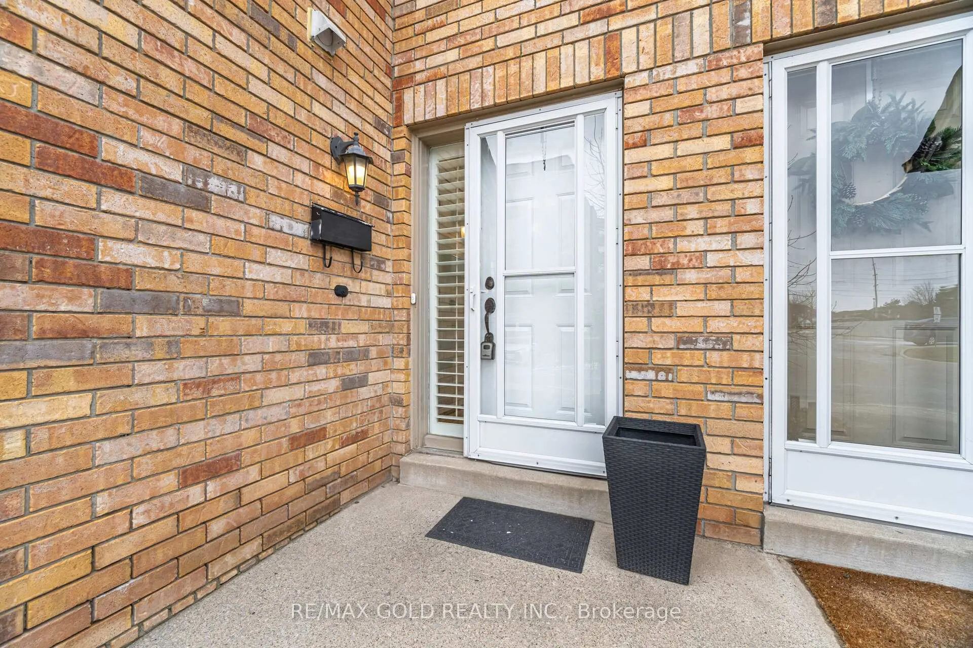 Photo 4 of Unit 6, 2015 Cleaver Avenue, Burlington, Headon — HOMEH