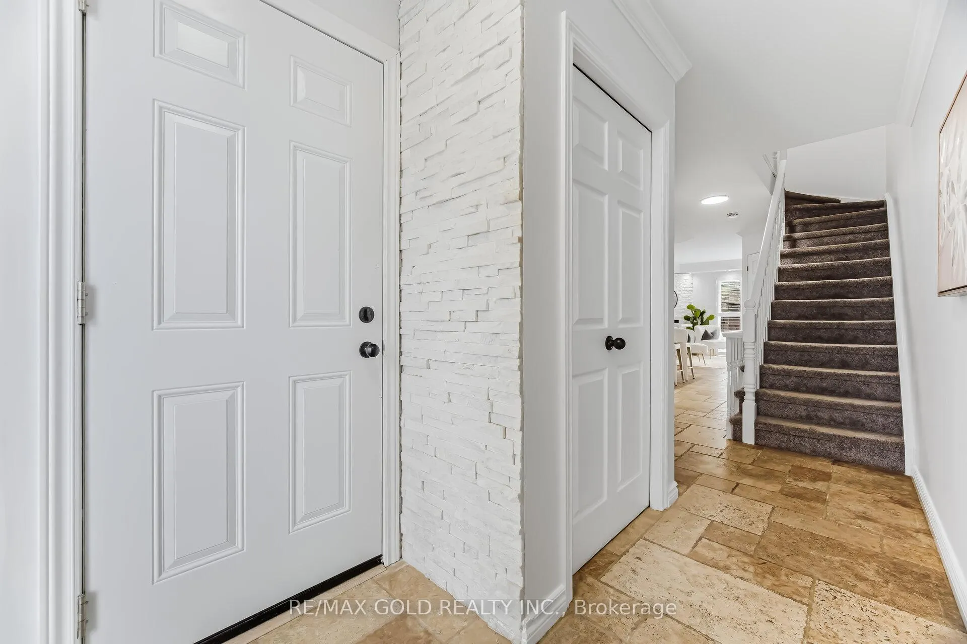 Photo 6 of Unit 6, 2015 Cleaver Avenue, Burlington, Headon — HOMEH