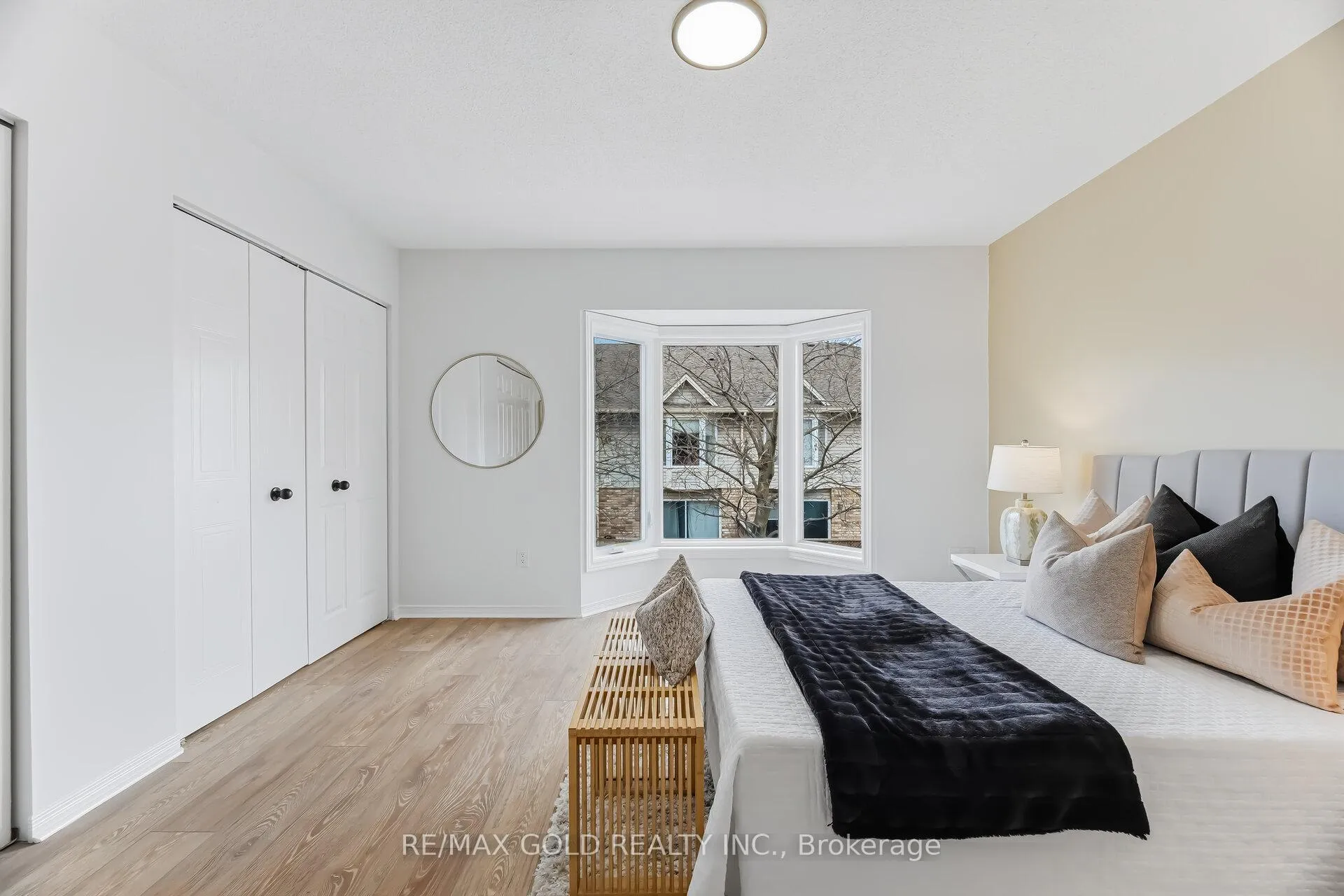 Photo 16 of Unit 6, 2015 Cleaver Avenue, Burlington, Headon — HOMEH