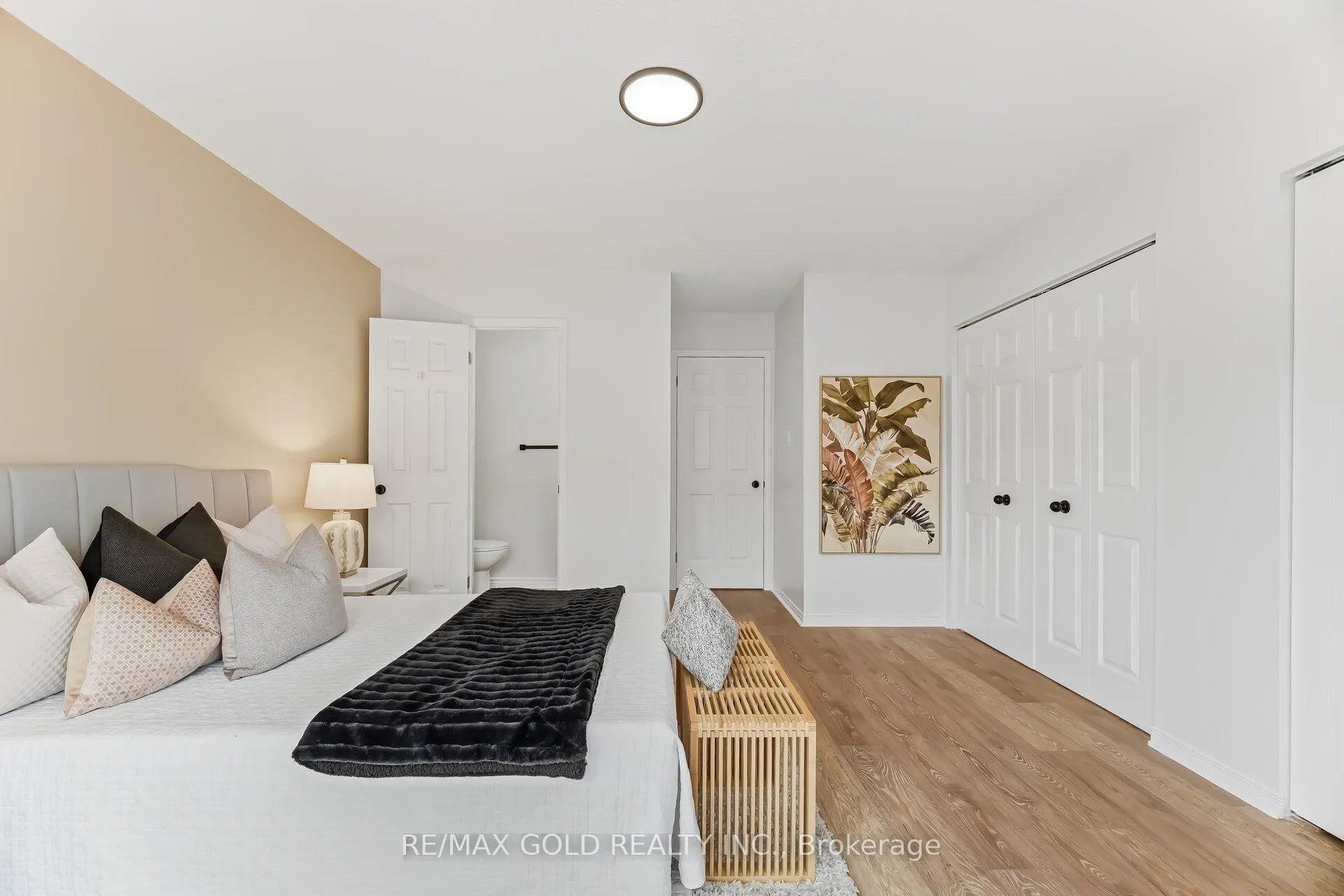 Photo 18 of Unit 6, 2015 Cleaver Avenue, Burlington, Headon — HOMEH