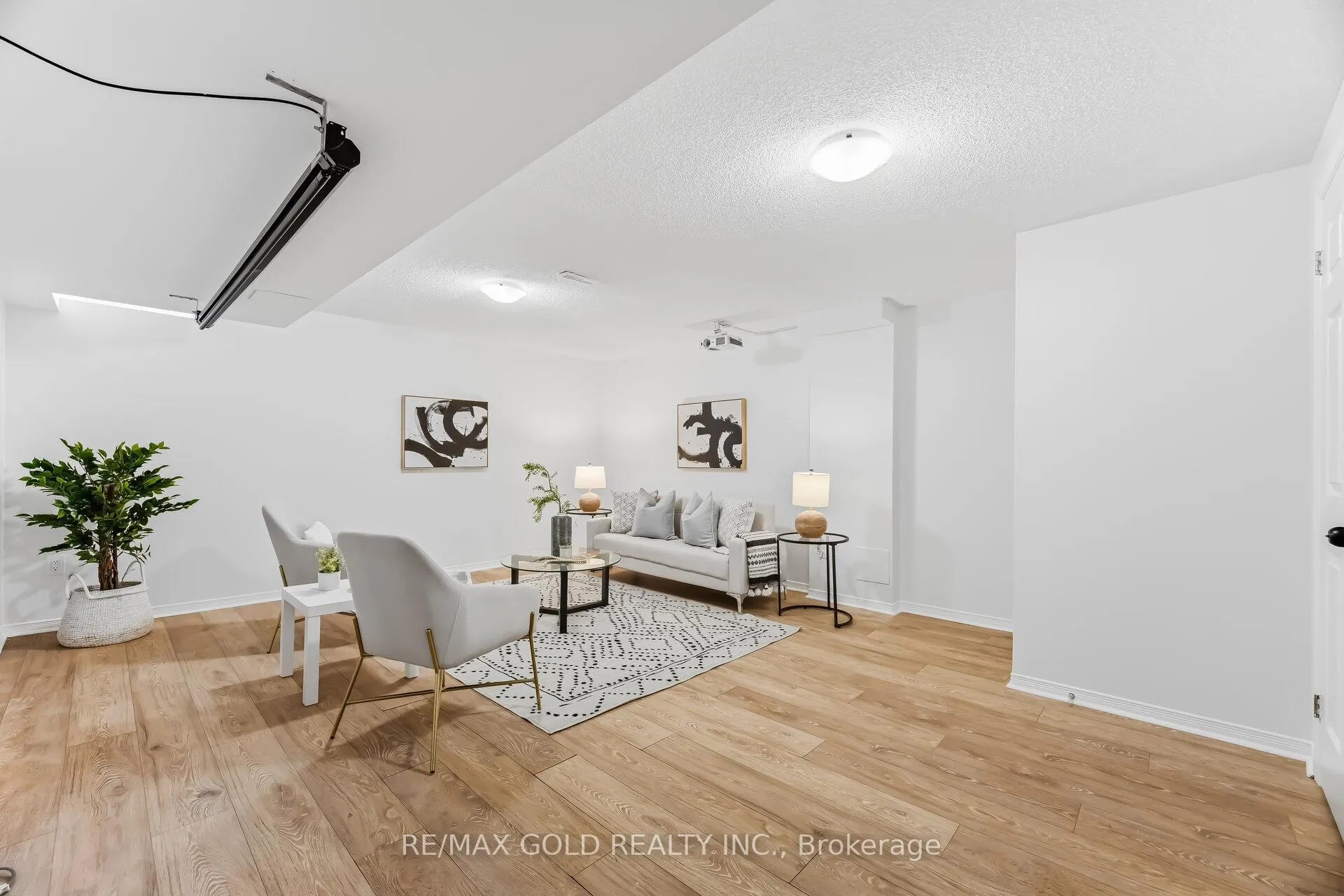 Photo 25 of Unit 6, 2015 Cleaver Avenue, Burlington, Headon — HOMEH