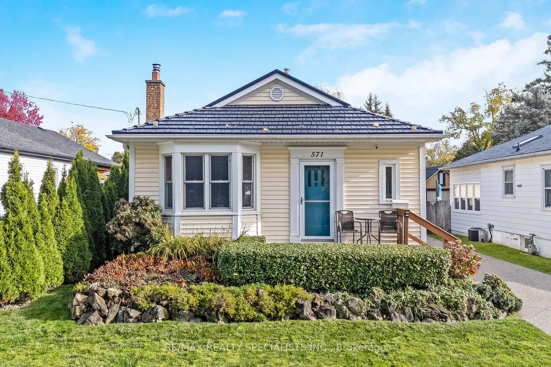 Photo 2 of 571 Clark Avenue, Burlington, Brant — HOMEH