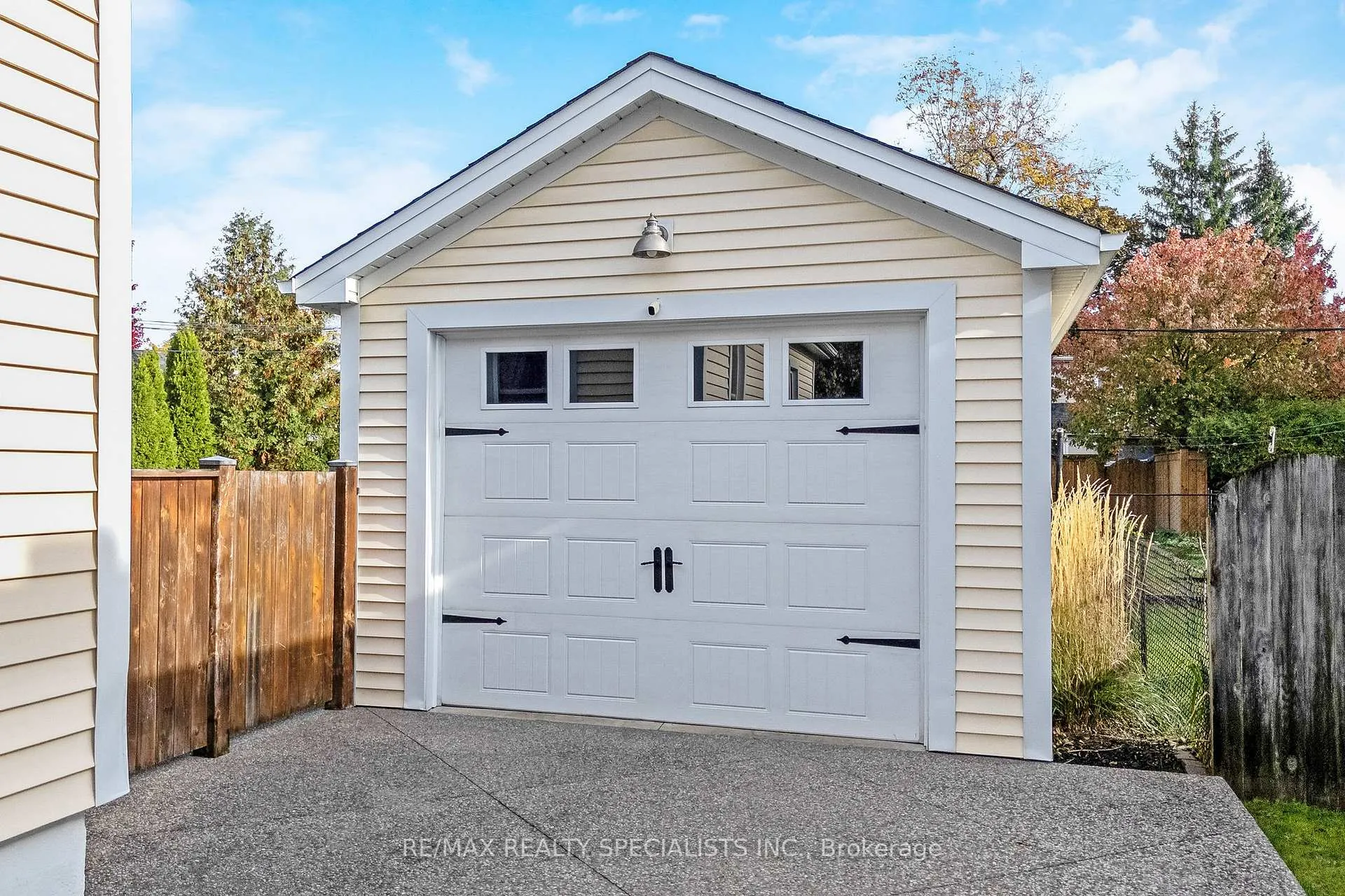 Photo 4 of 571 Clark Avenue, Burlington, Brant — HOMEH