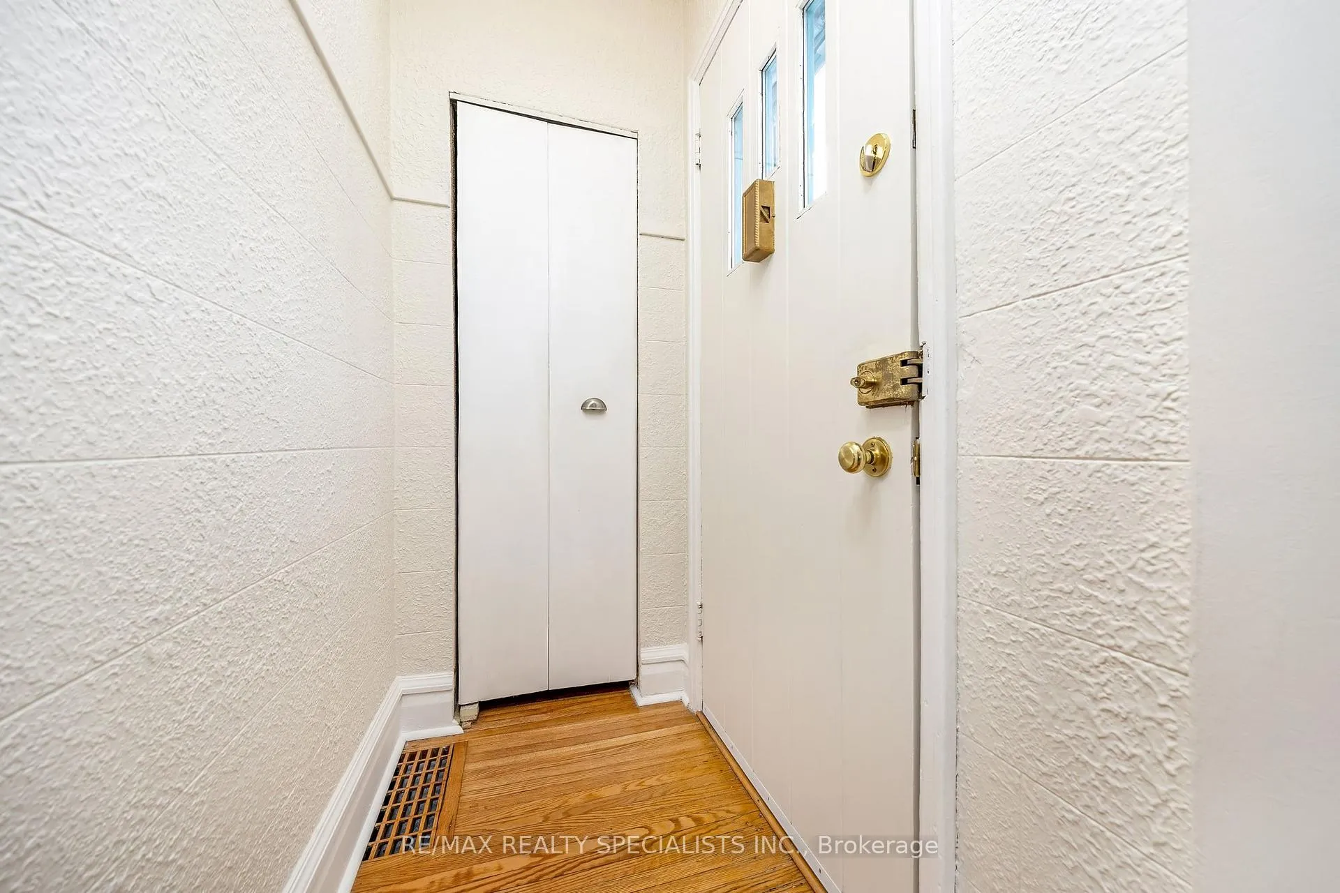 Photo 6 of 571 Clark Avenue, Burlington, Brant — HOMEH