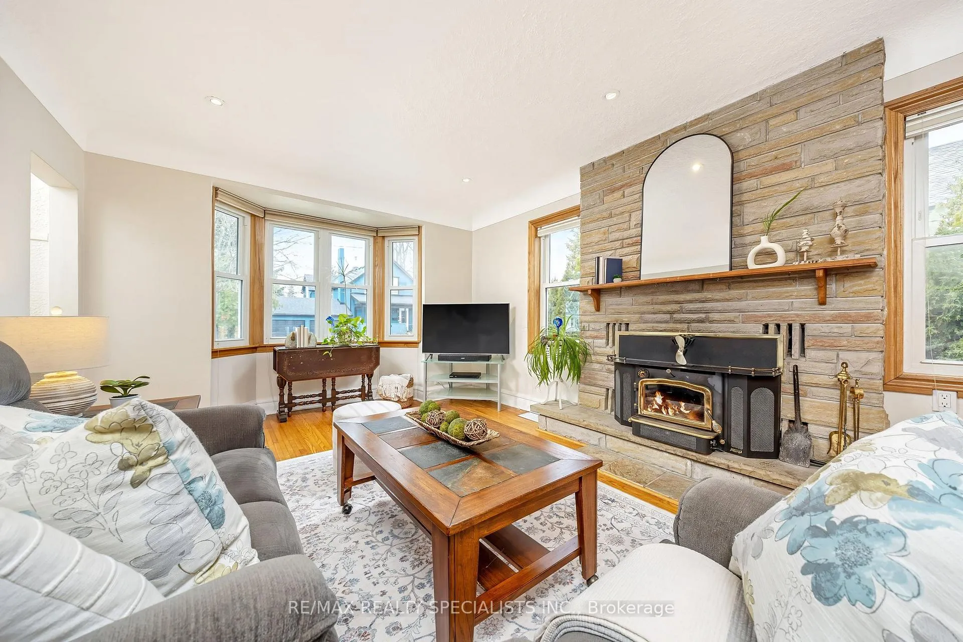 Photo 7 of 571 Clark Avenue, Burlington, Brant — HOMEH
