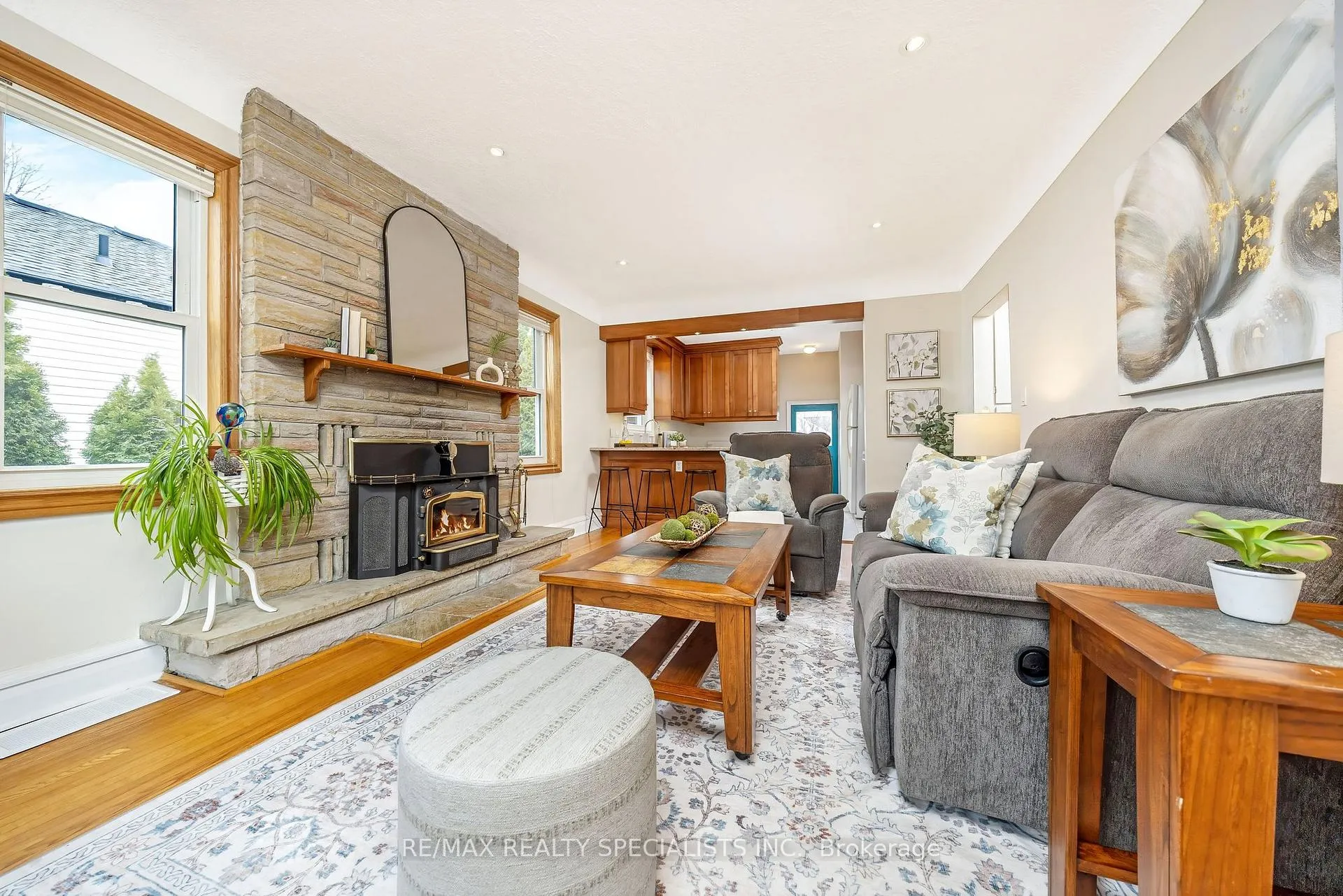 Photo 8 of 571 Clark Avenue, Burlington, Brant — HOMEH