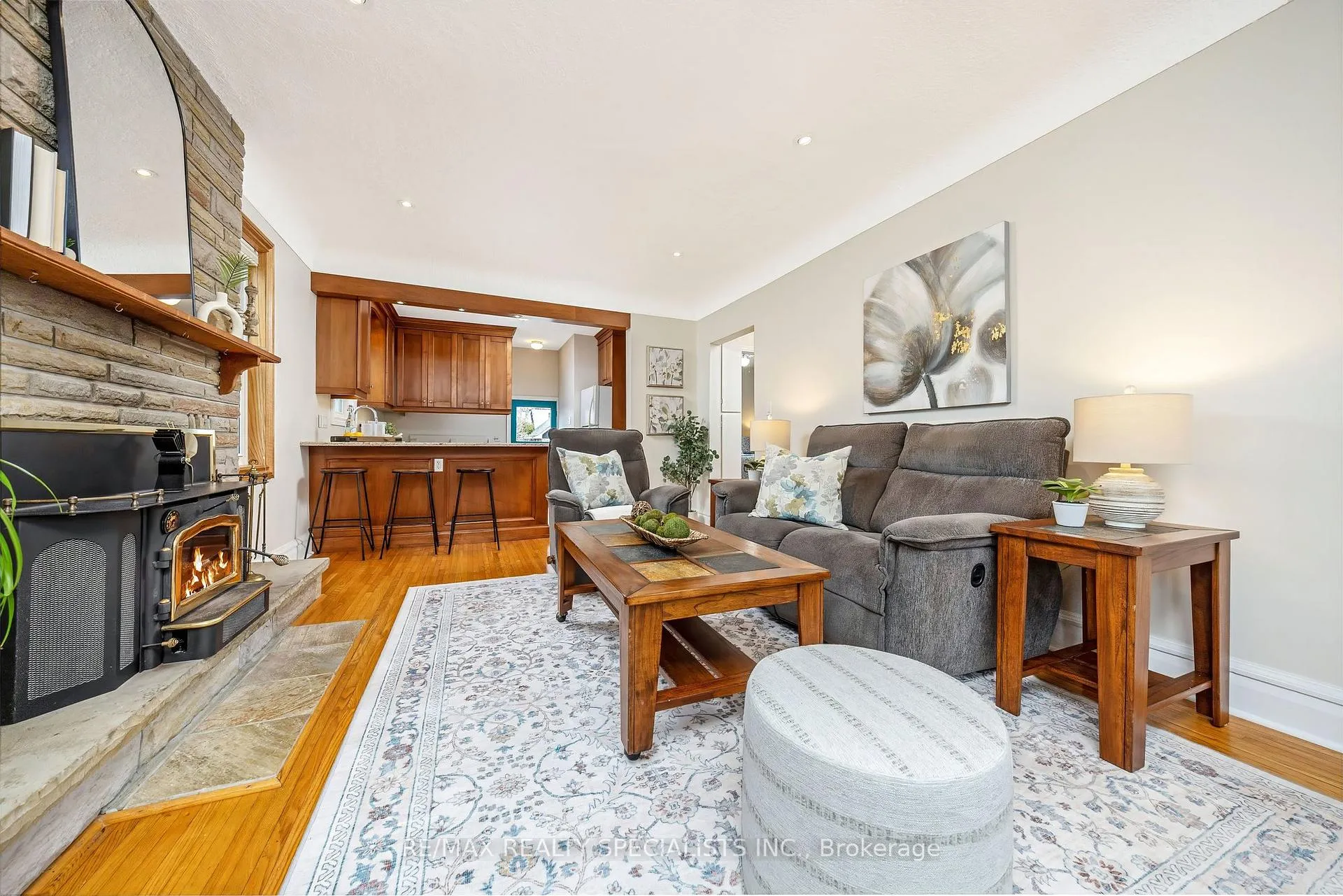 Photo 9 of 571 Clark Avenue, Burlington, Brant — HOMEH