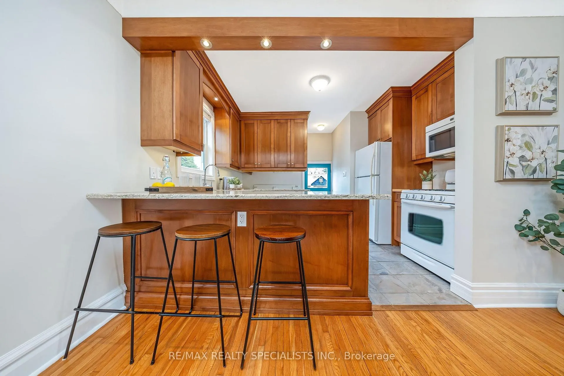 Photo 10 of 571 Clark Avenue, Burlington, Brant — HOMEH