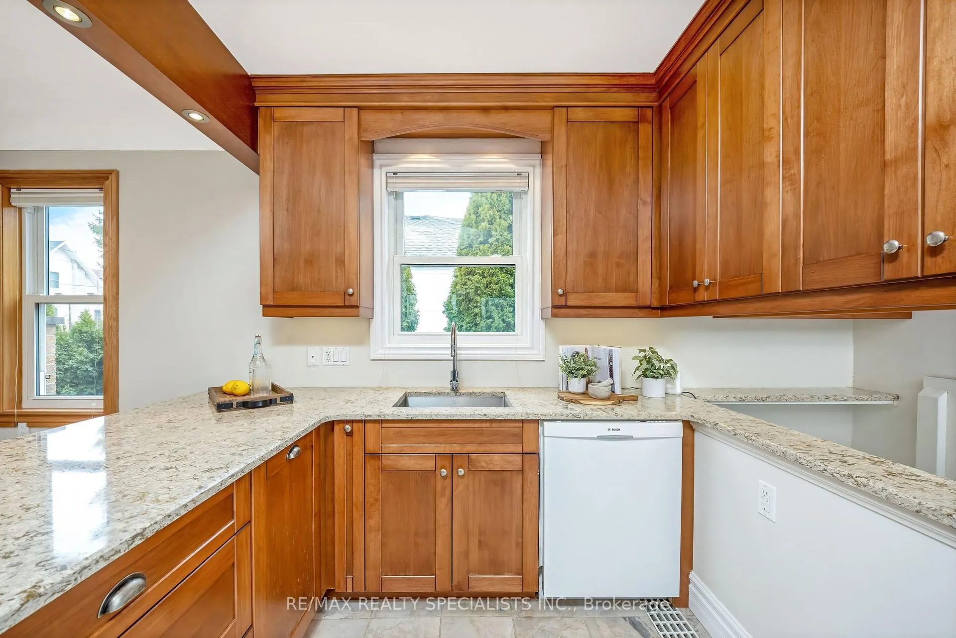 Photo 11 of 571 Clark Avenue, Burlington, Brant — HOMEH