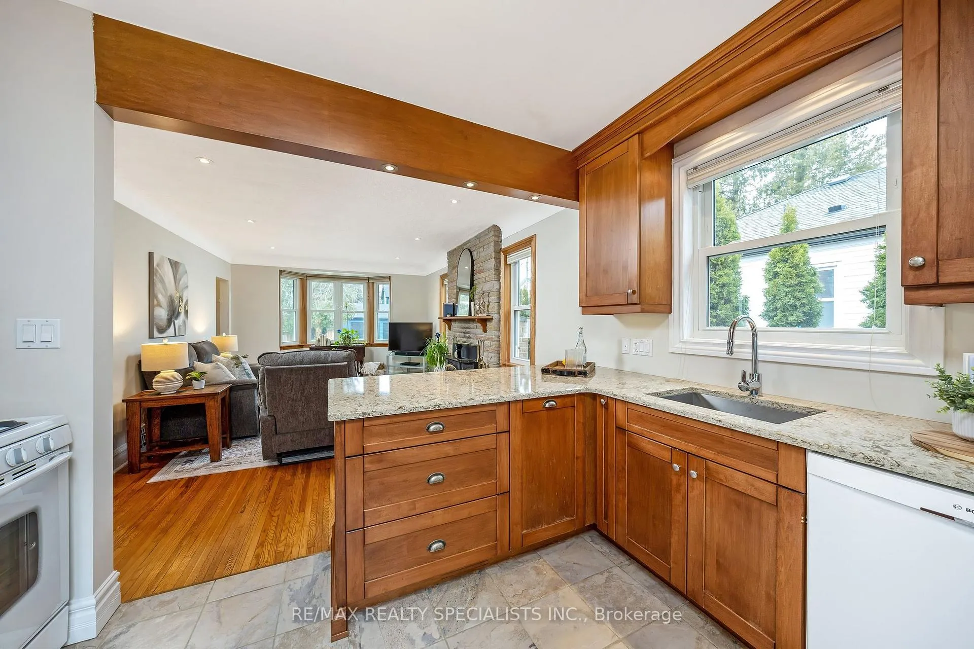 Photo 12 of 571 Clark Avenue, Burlington, Brant — HOMEH