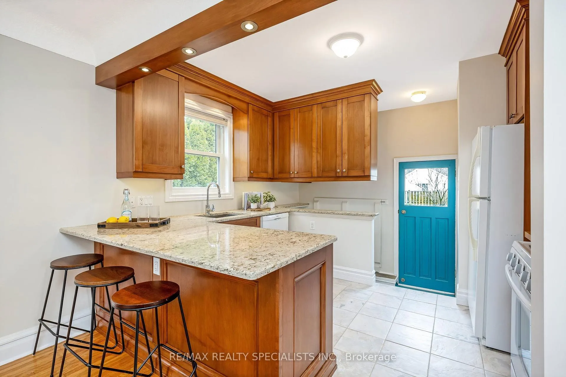 Photo 13 of 571 Clark Avenue, Burlington, Brant — HOMEH