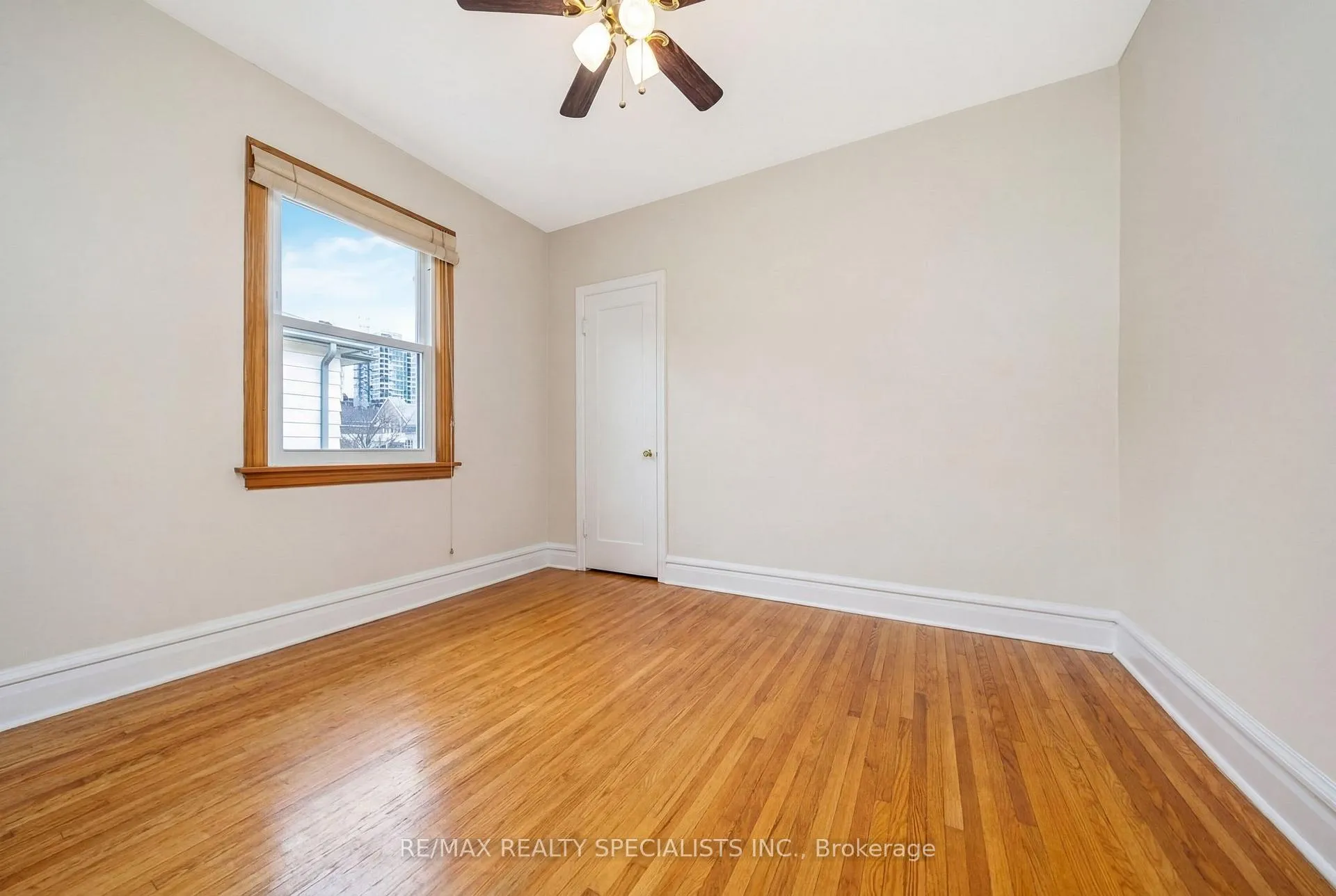 Photo 20 of 571 Clark Avenue, Burlington, Brant — HOMEH