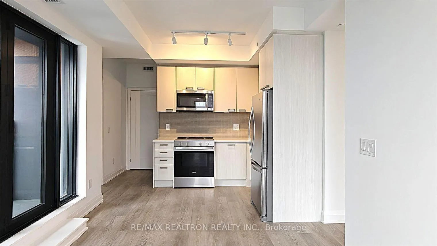 Photo 3 of Unit 2703, 20 Soudan Avenue, Toronto, Mount Pleasant West — HOMEH