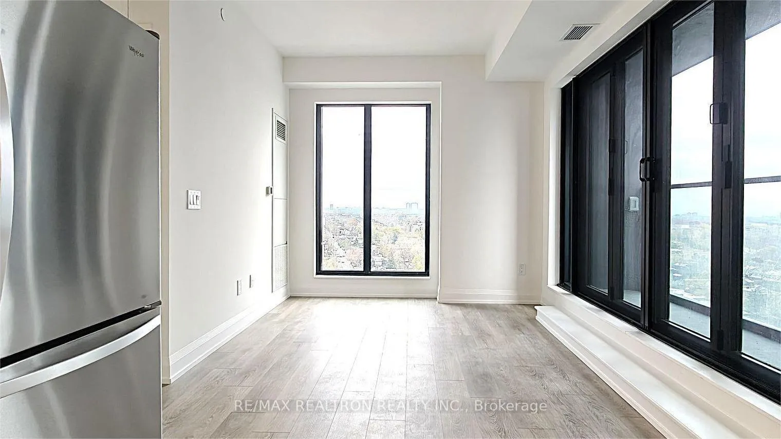 Photo 9 of Unit 2703, 20 Soudan Avenue, Toronto, Mount Pleasant West — HOMEH