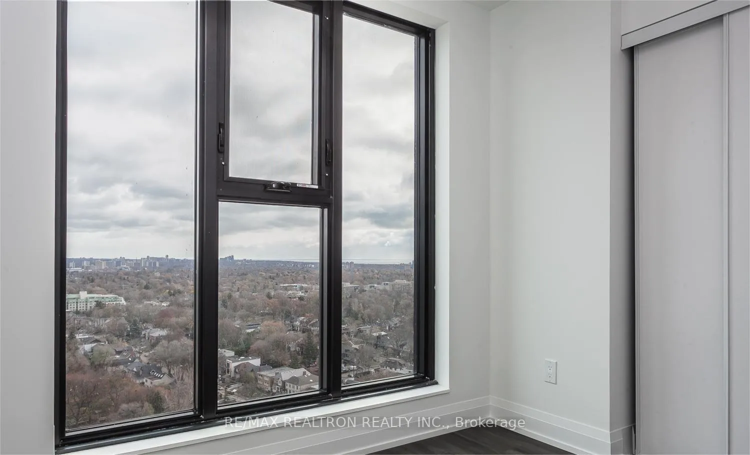 Photo 10 of Unit 2703, 20 Soudan Avenue, Toronto, Mount Pleasant West — HOMEH