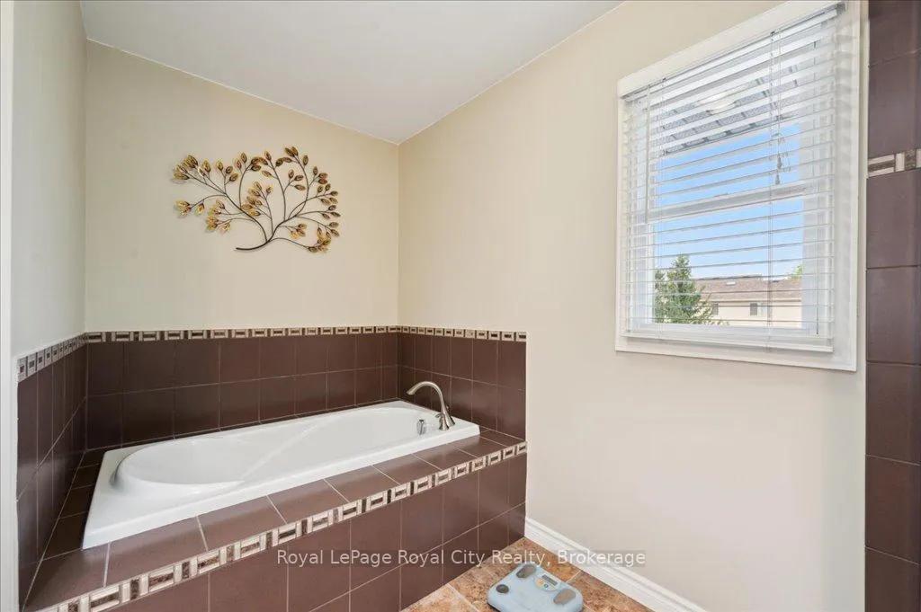 Photo 20 of 9 Kortright Road E, Guelph, Kortright East — HOMEH