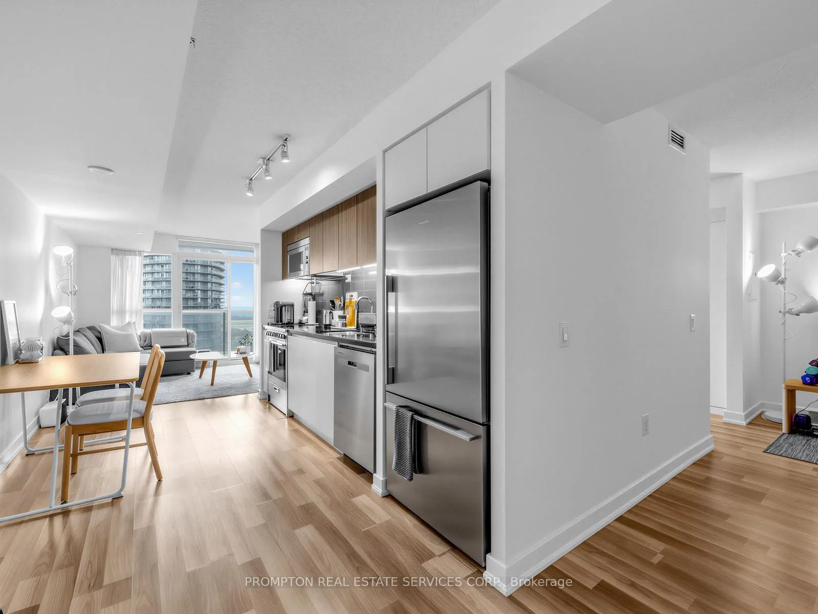 Photo 3 of Unit 2102, 85 Queens Wharf Road, Toronto, Waterfront Communities — HOMEH